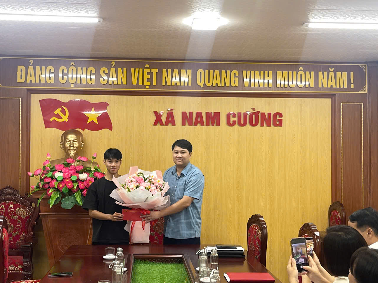 Anh-tin-bai