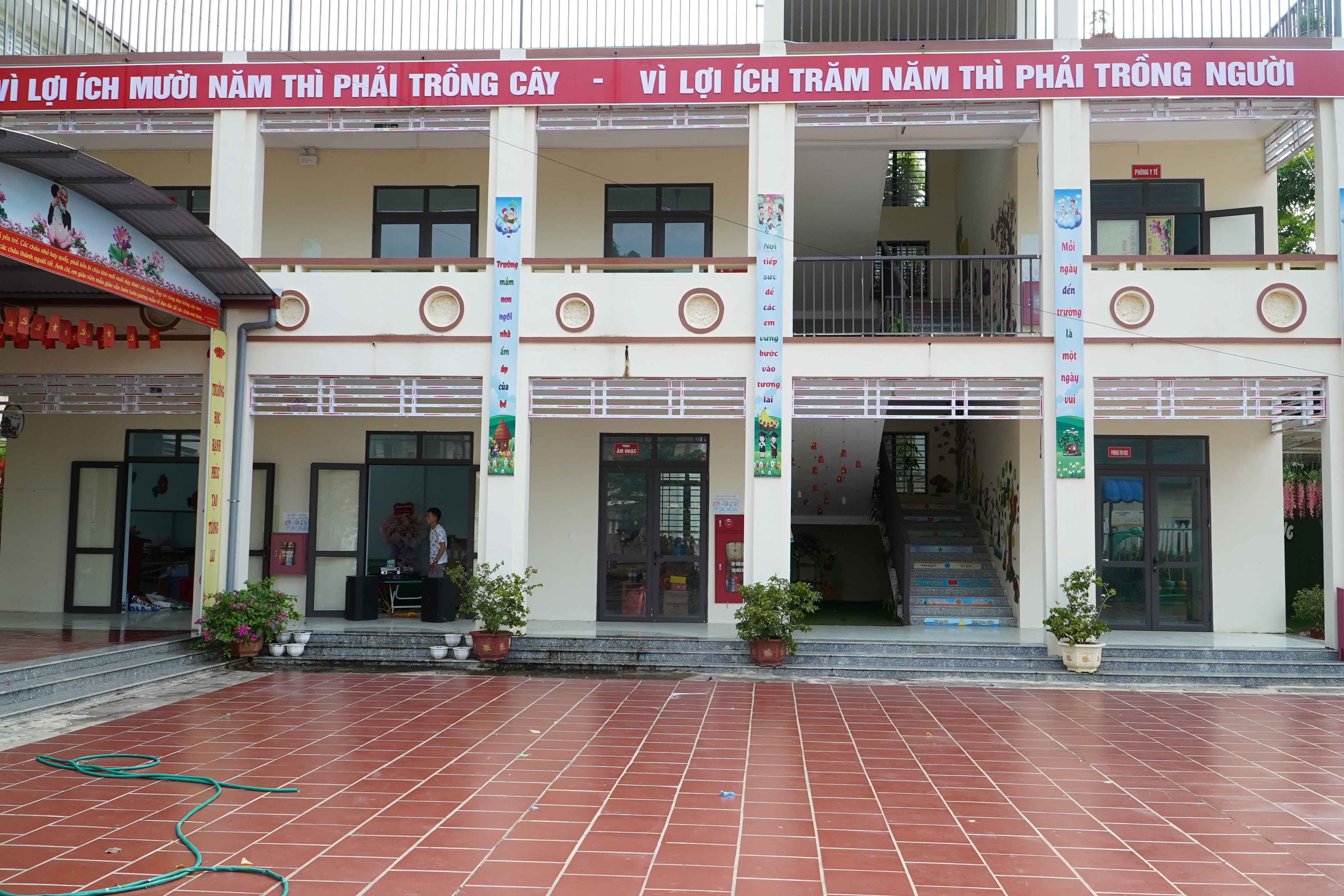 Anh-tin-bai