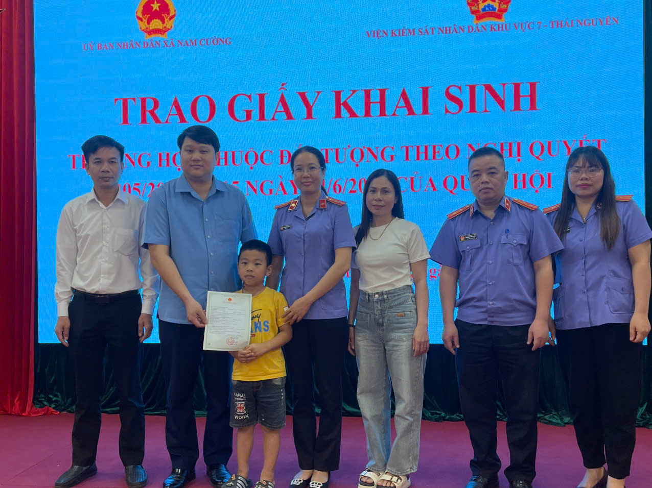 Viện Kiểm sát nhân dân khu vực 7 tỉnh Thái Nguyên phối hợp cấp giấy khai sinh cho trẻ em