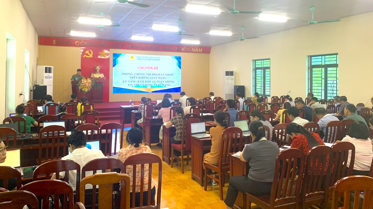 Xã Quảng Bạch tổ chức Hội nghị học tập, quán triệt, tuyên truyền và triển khai Chỉ thị, Nghị quyết, văn bản của Trung ương, của tỉnh và địa phương 