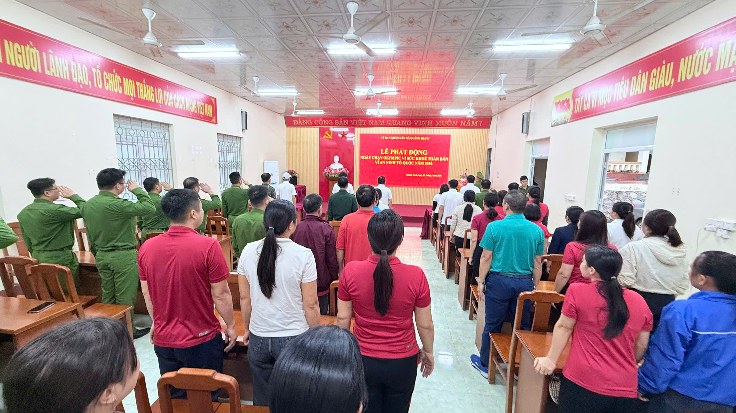 Sôi nổi Ngày chạy Olympic “ Vì sức khỏe toàn dân - Vì an ninh Tổ quốc ”  tại Xã Quảng Bạch