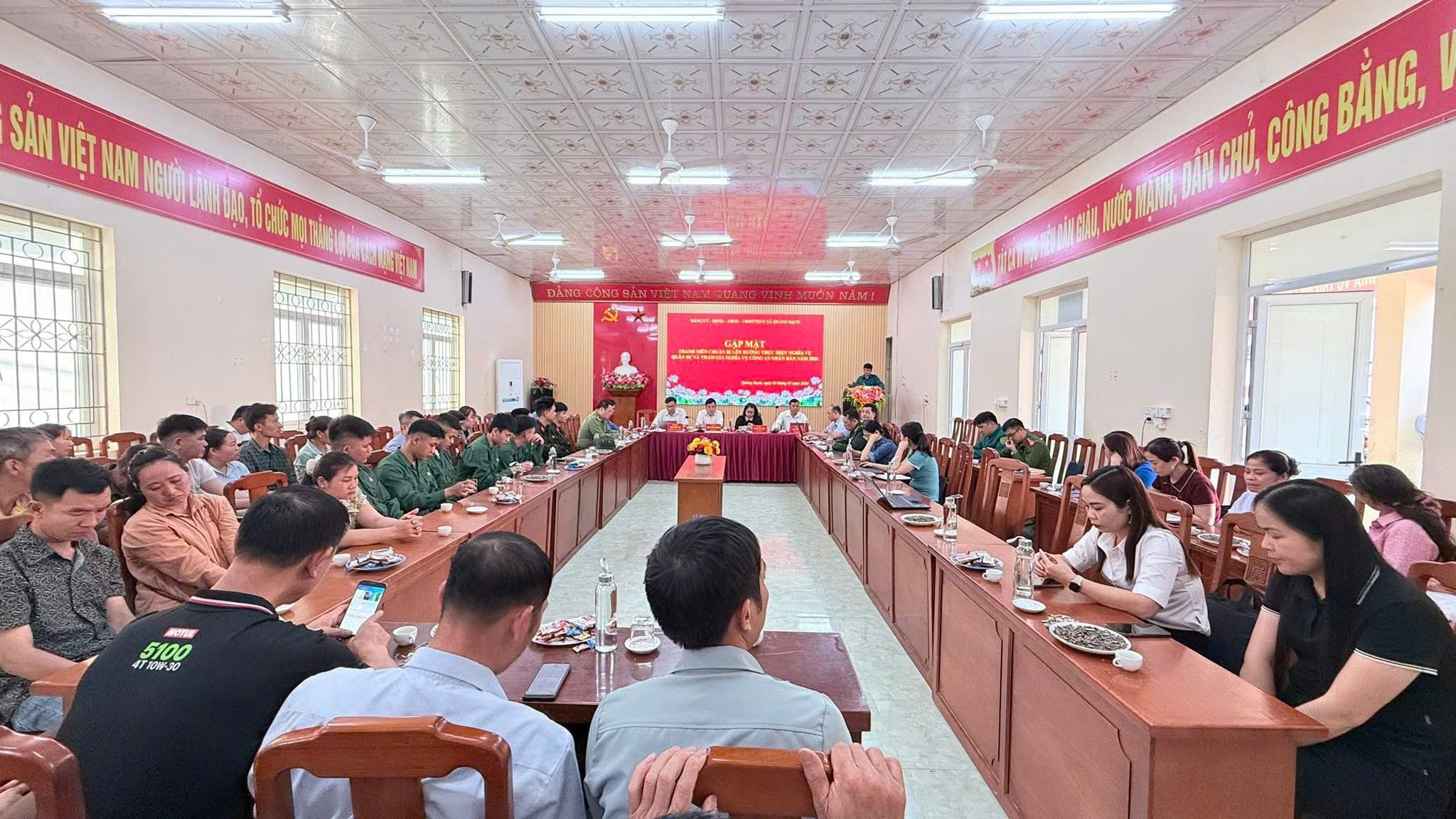 XÃ QUẢNG BẠCH TỔ CHỨC GẶP MẶT THANH NIÊN LÊN ĐƯỜNG NHẬP NGŨ NĂM 2026