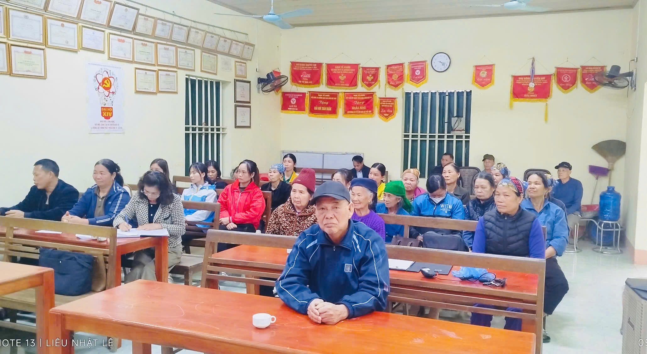 Anh-tin-bai