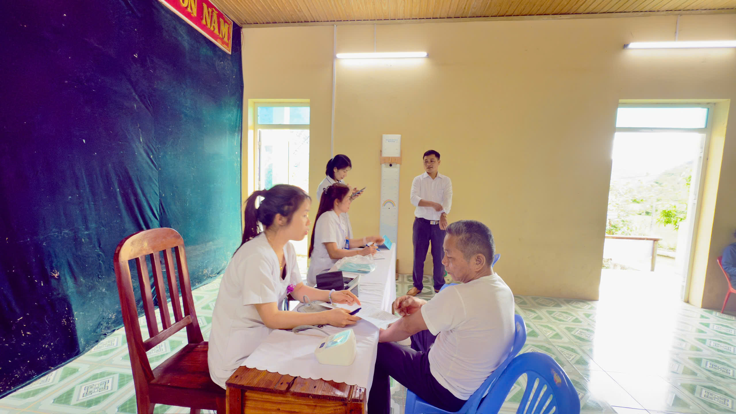 Anh-tin-bai