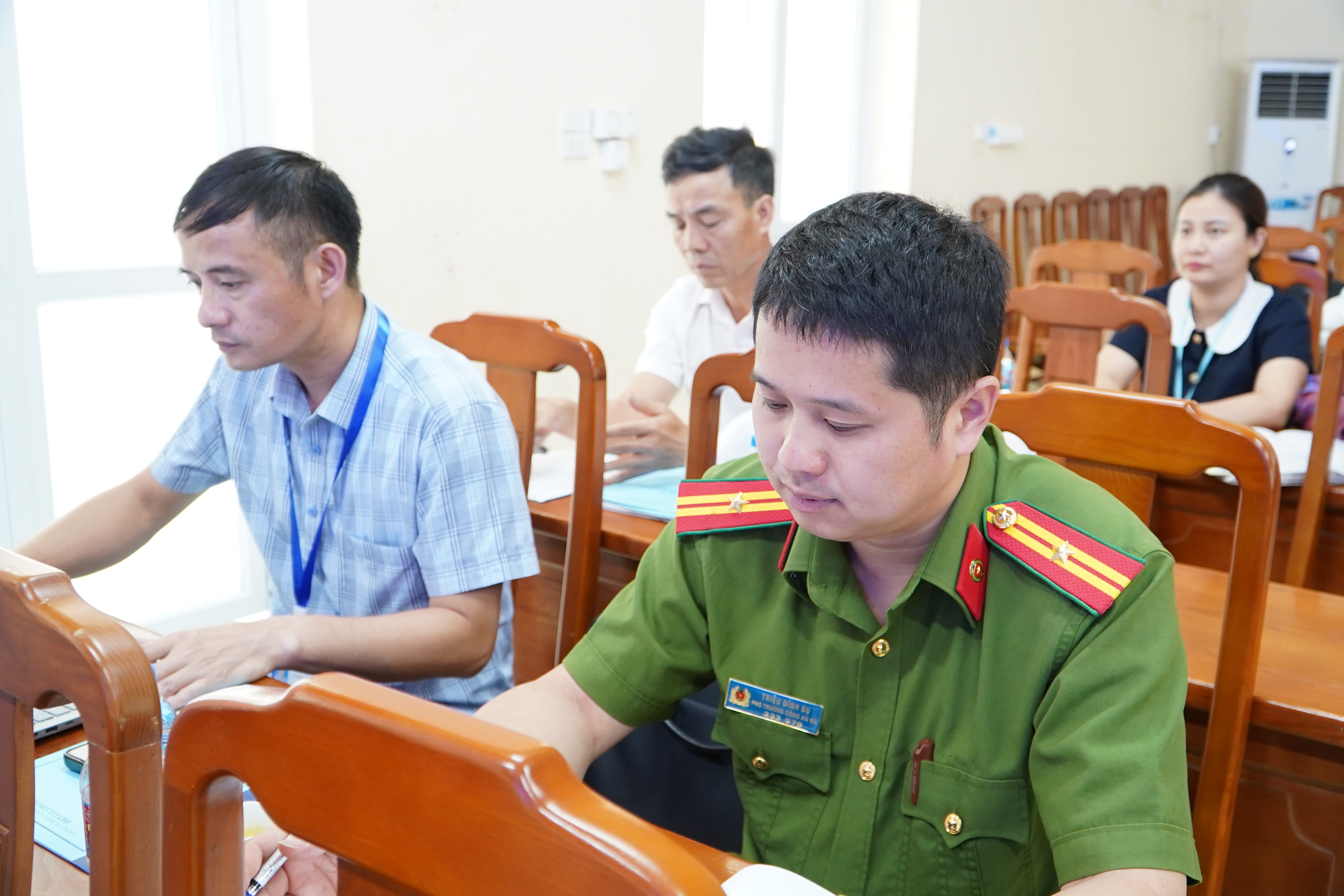 Anh-tin-bai