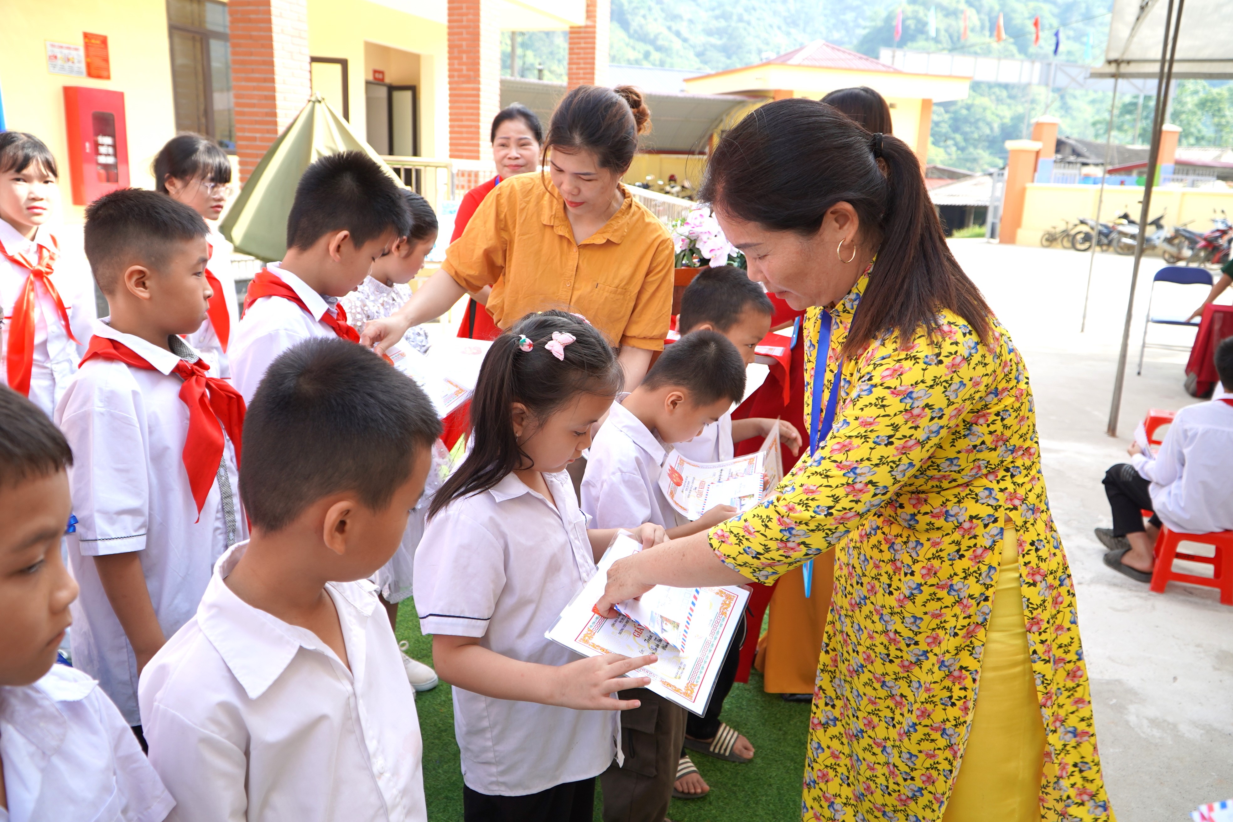 Anh-tin-bai
