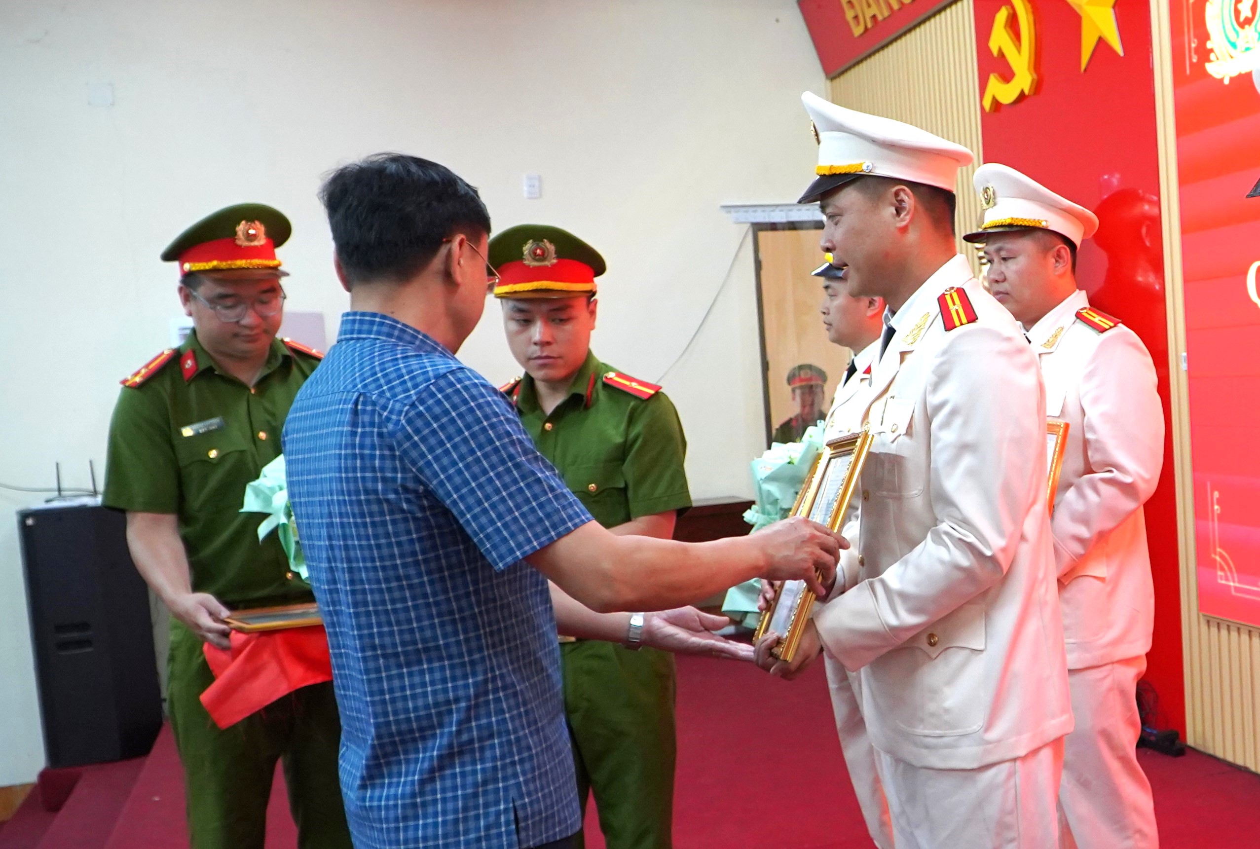 Anh-tin-bai