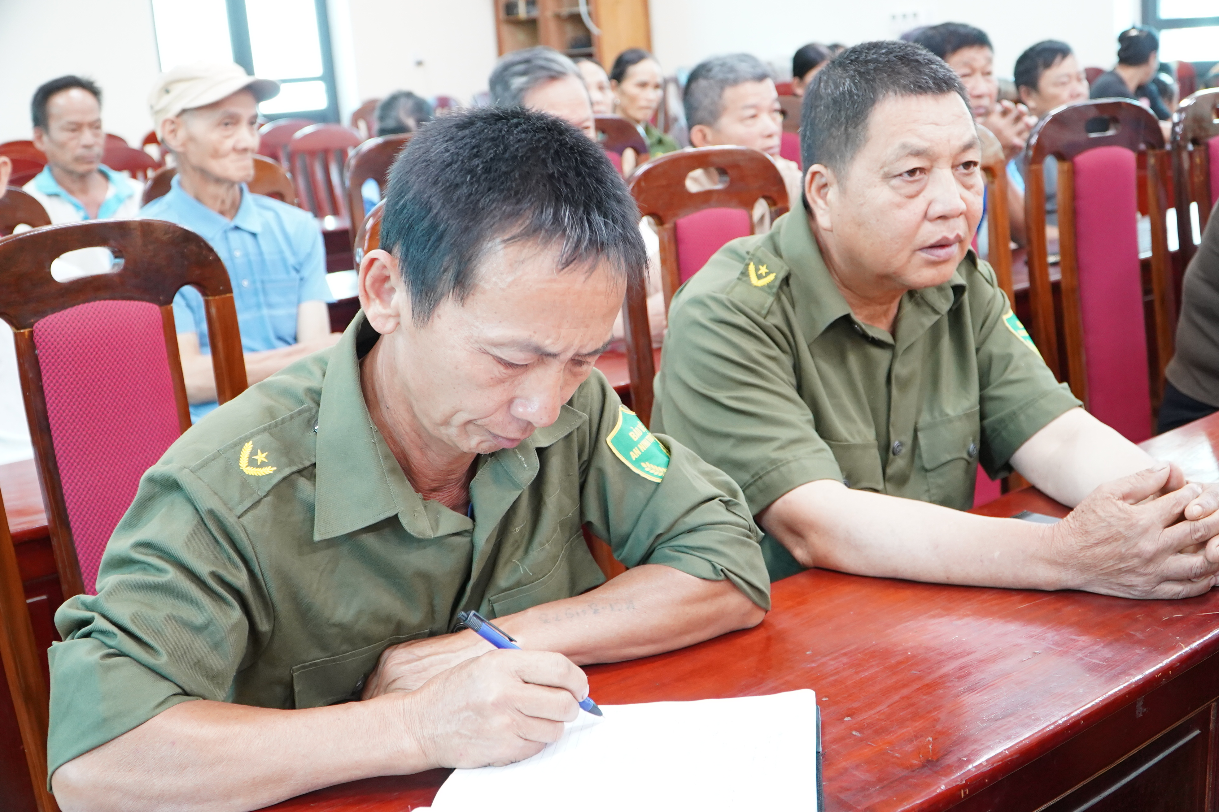 Anh-tin-bai