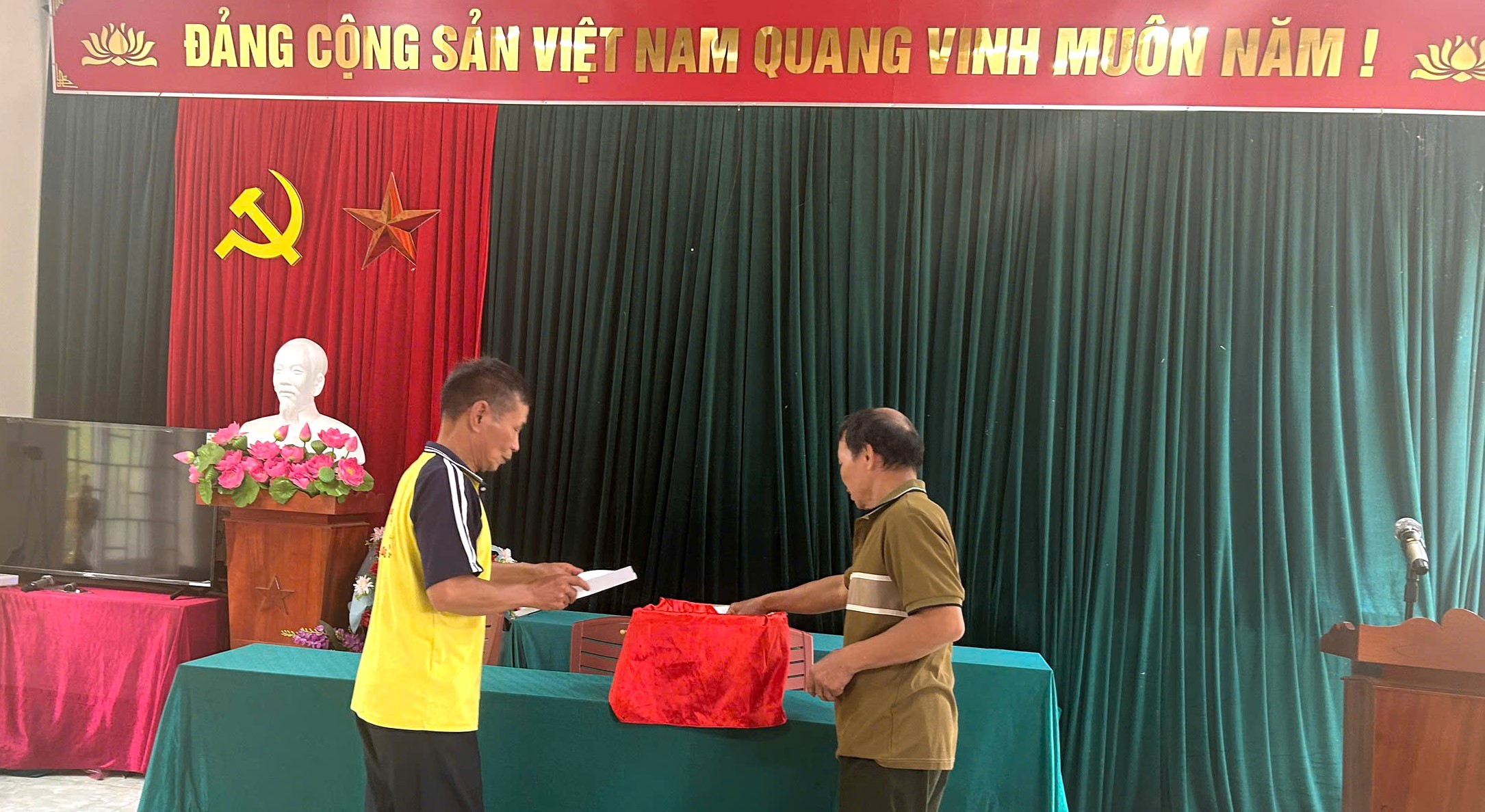 Anh-tin-bai