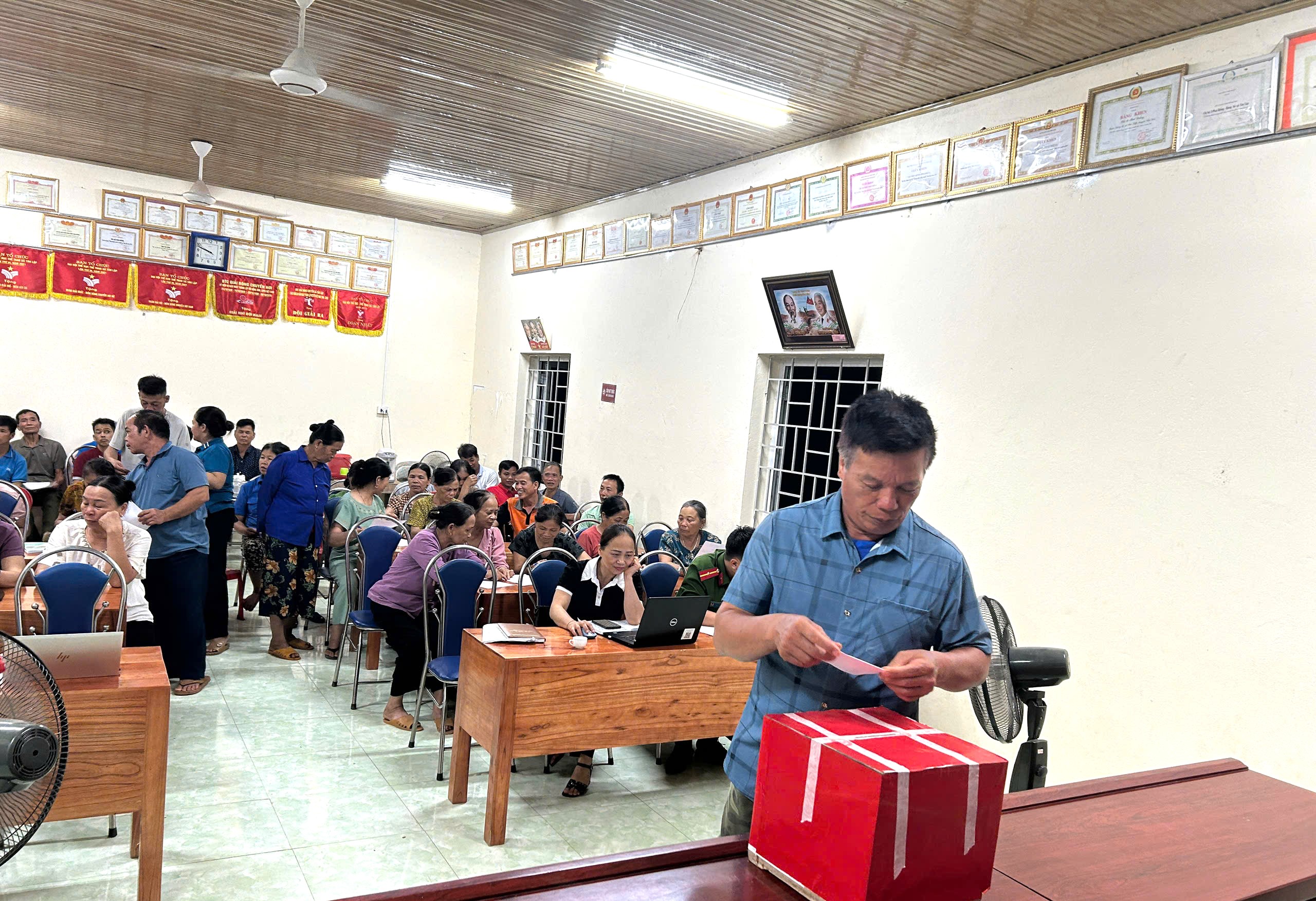 Anh-tin-bai