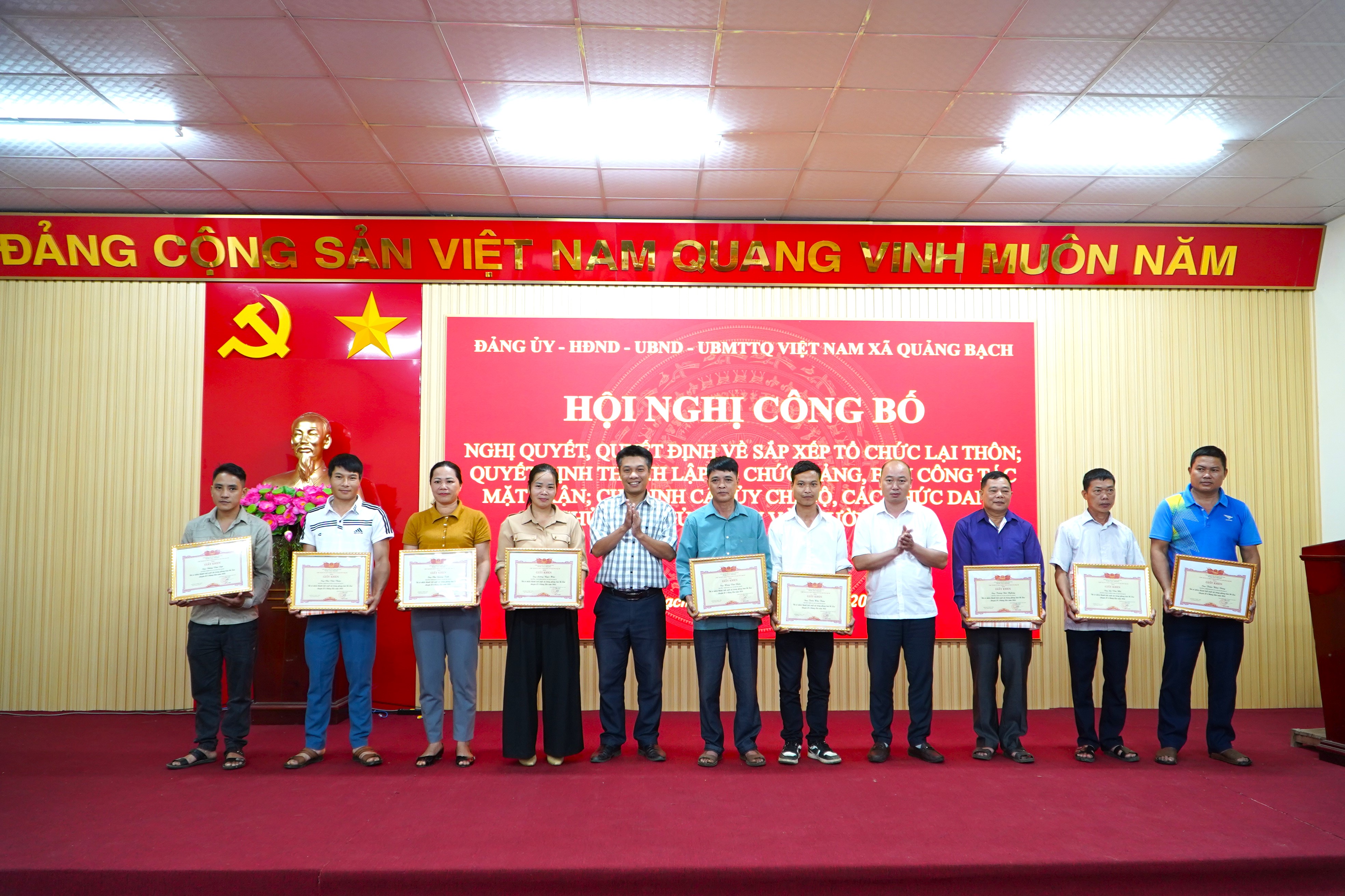 Anh-tin-bai
