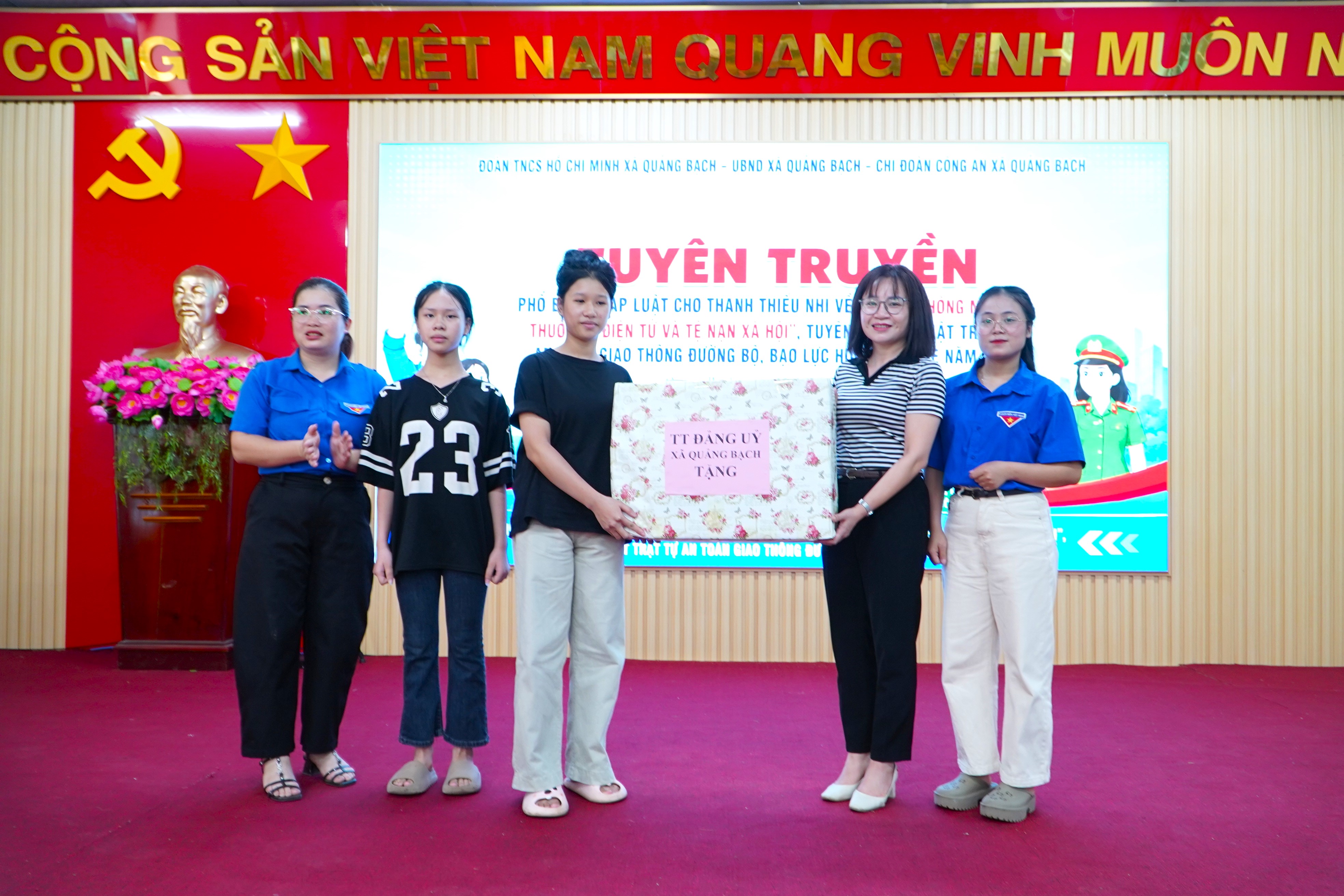 Anh-tin-bai