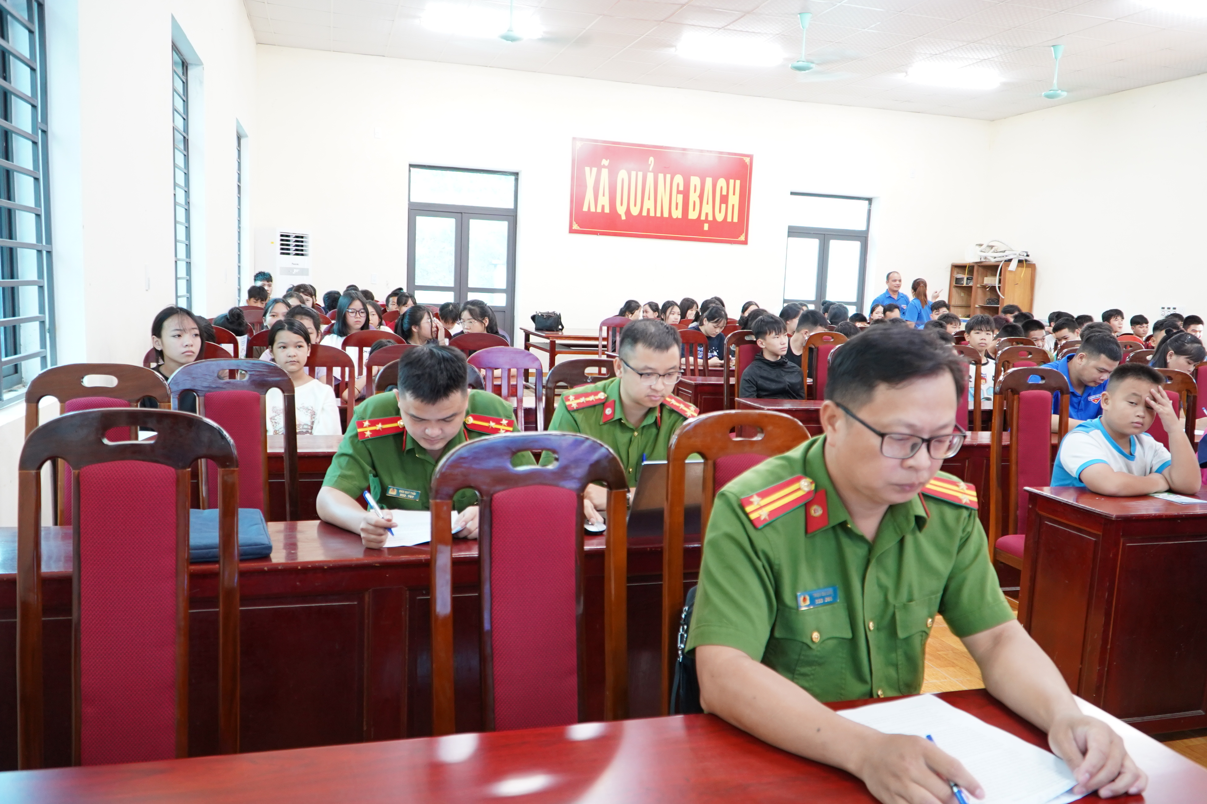 Anh-tin-bai