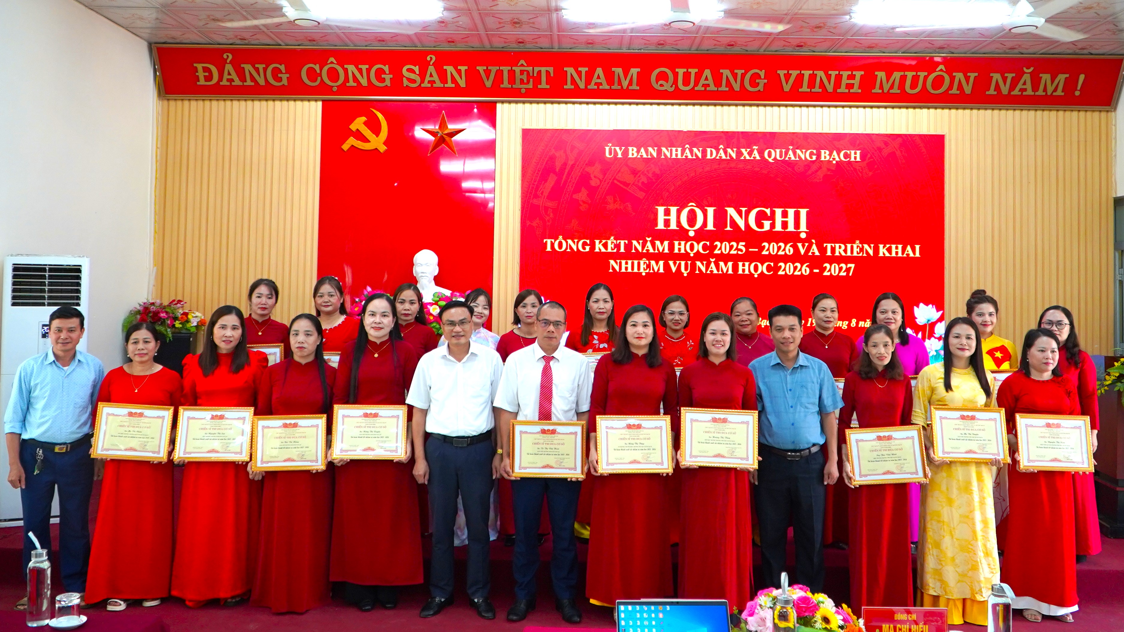 Anh-tin-bai