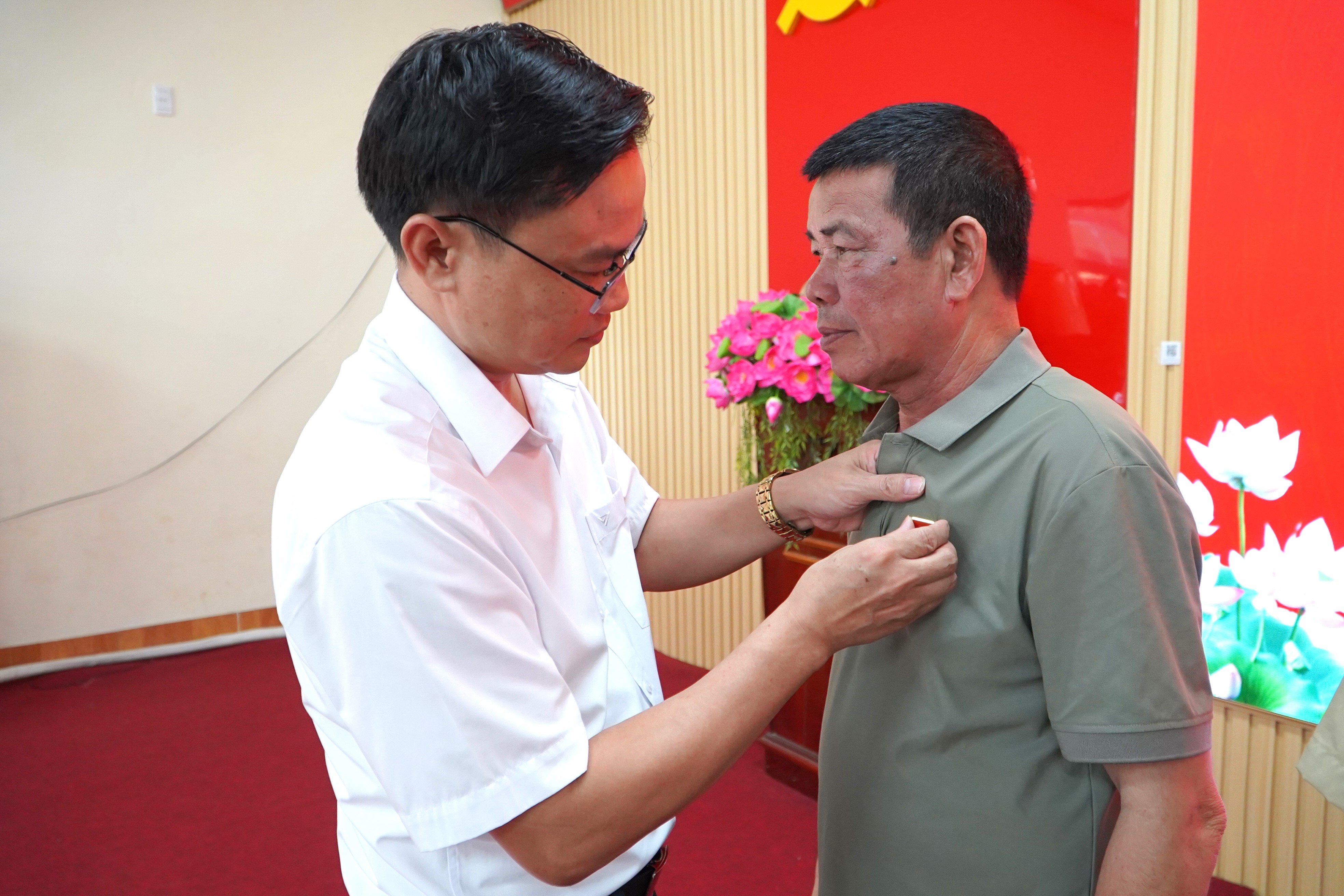 Anh-tin-bai