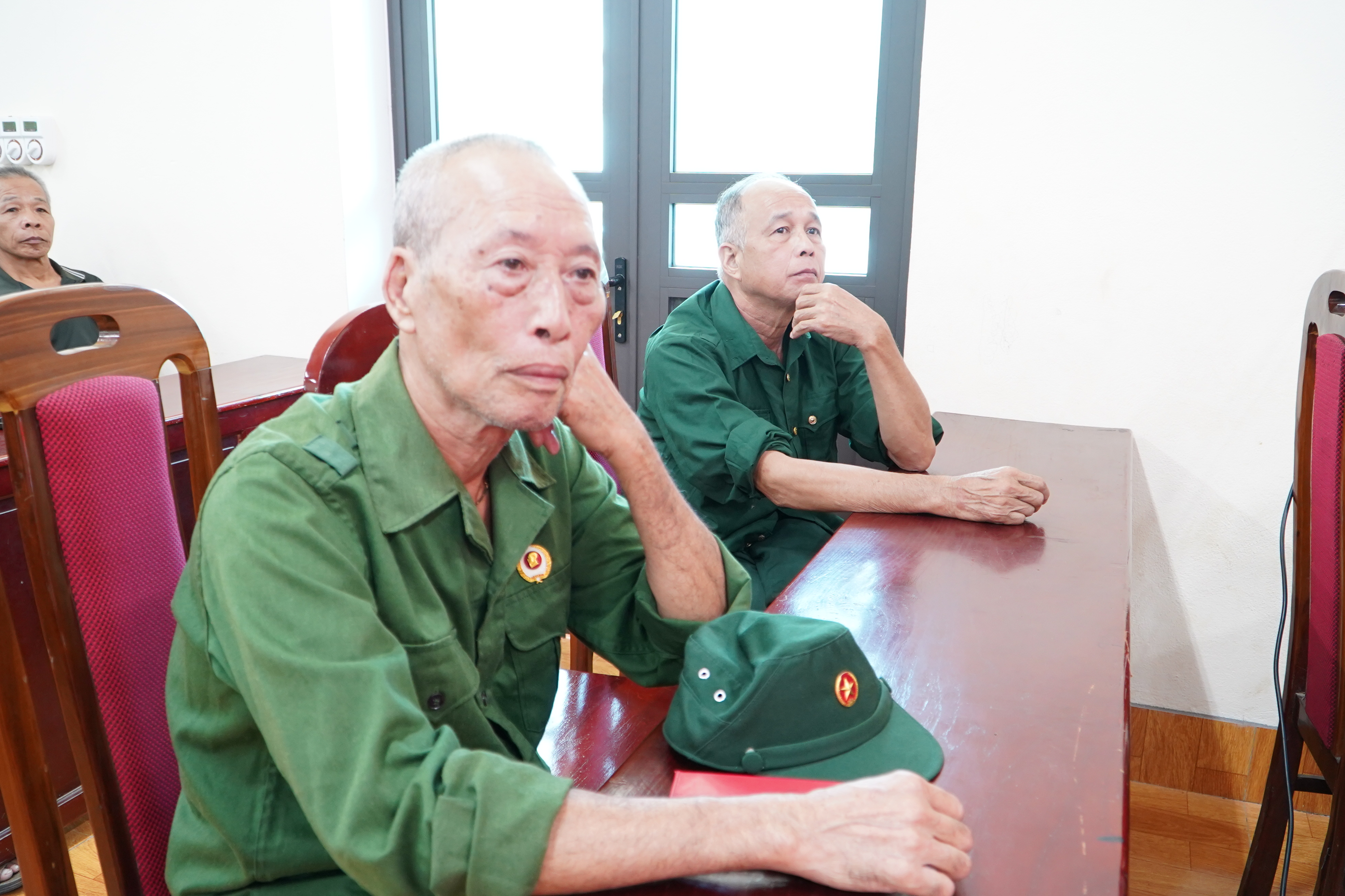 Anh-tin-bai