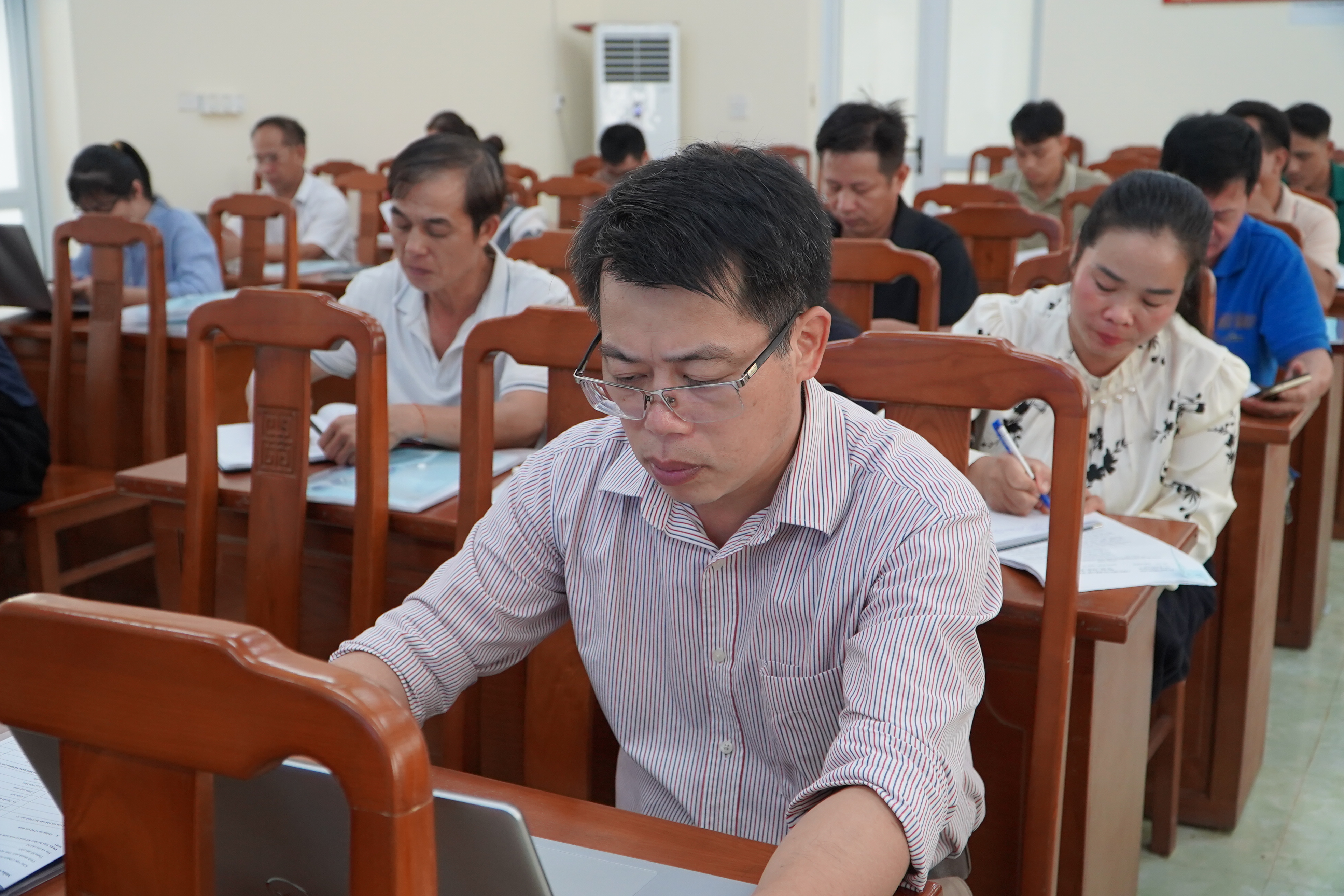 Anh-tin-bai