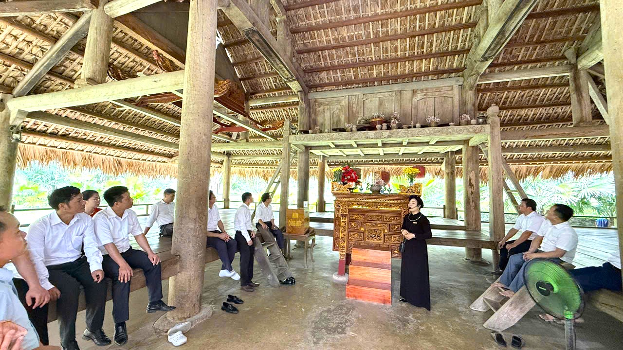 Anh-tin-bai