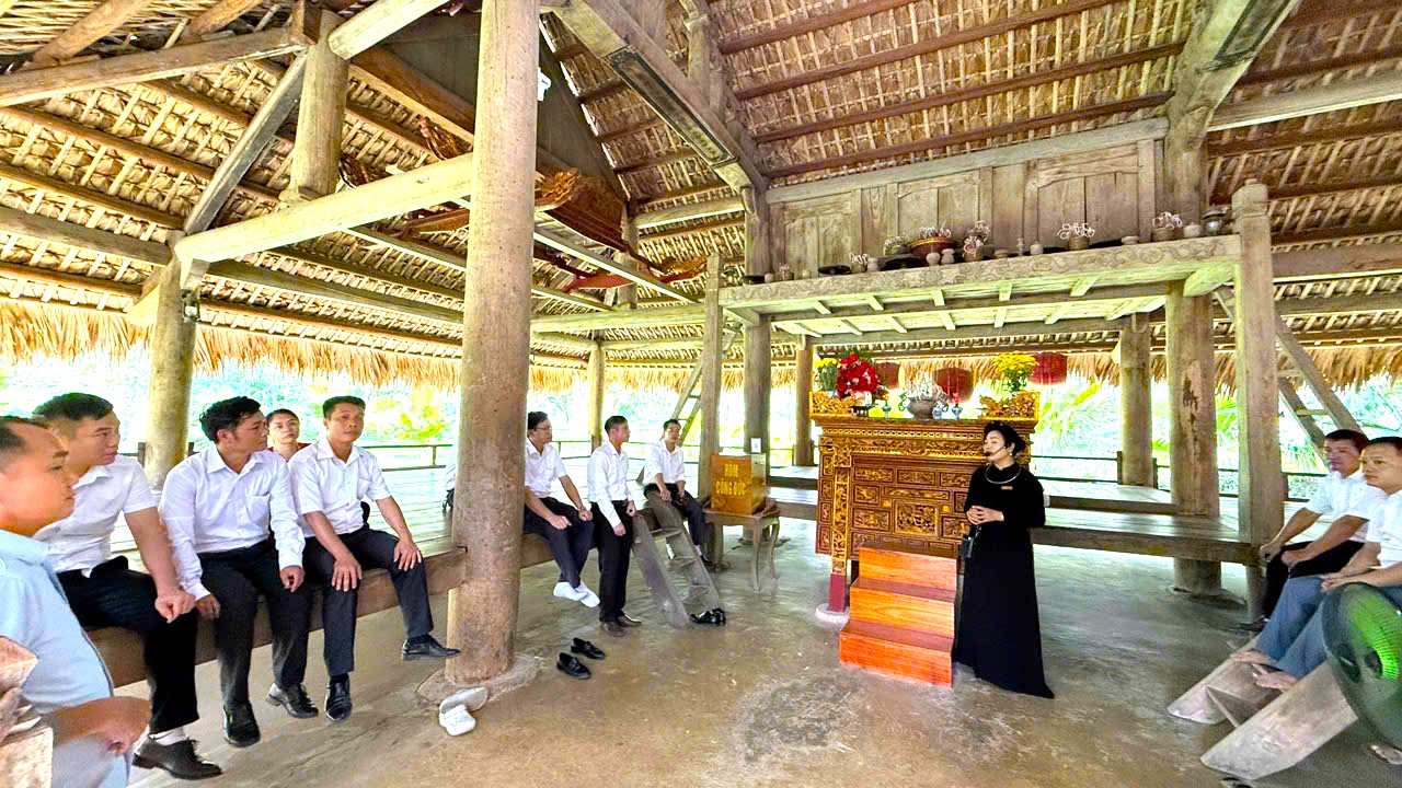 Anh-tin-bai