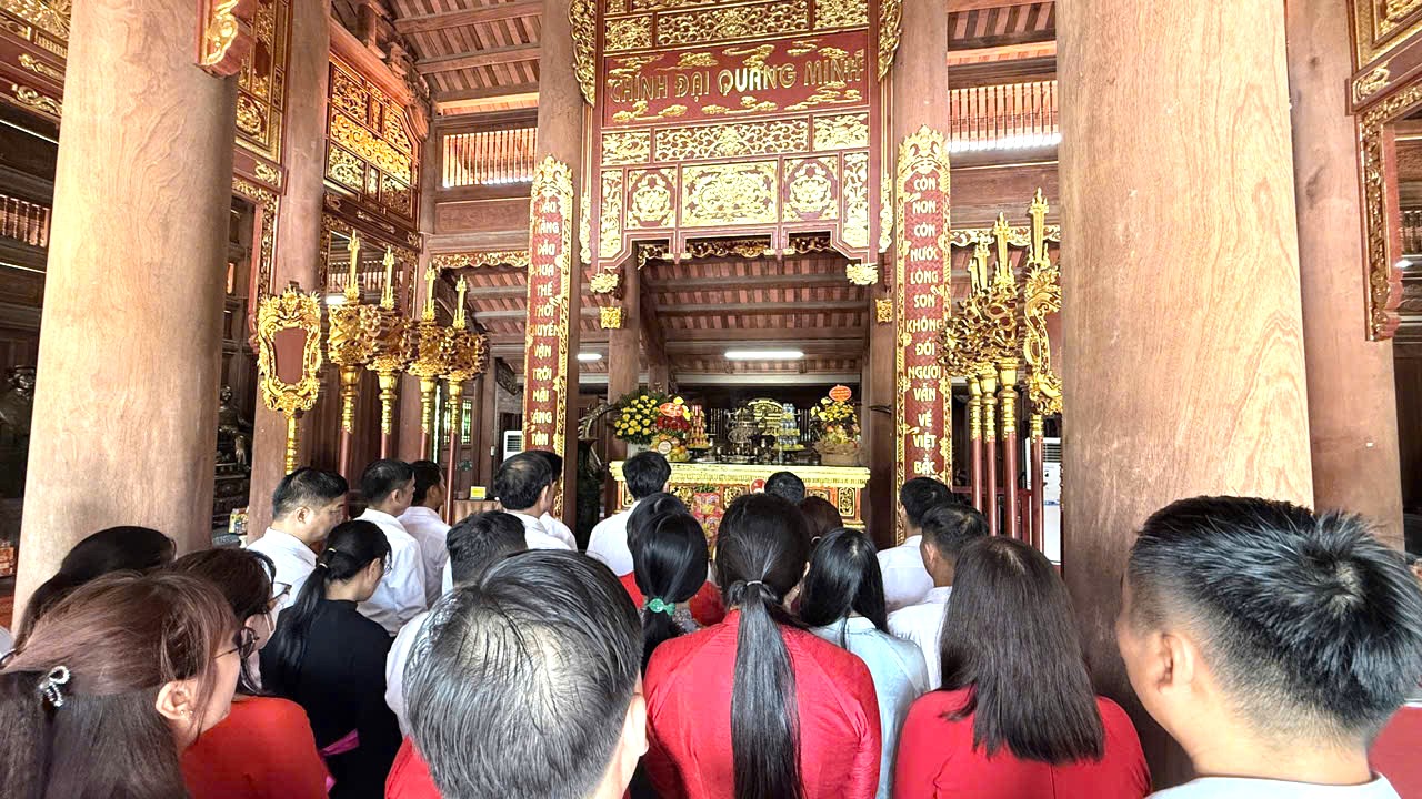 Anh-tin-bai