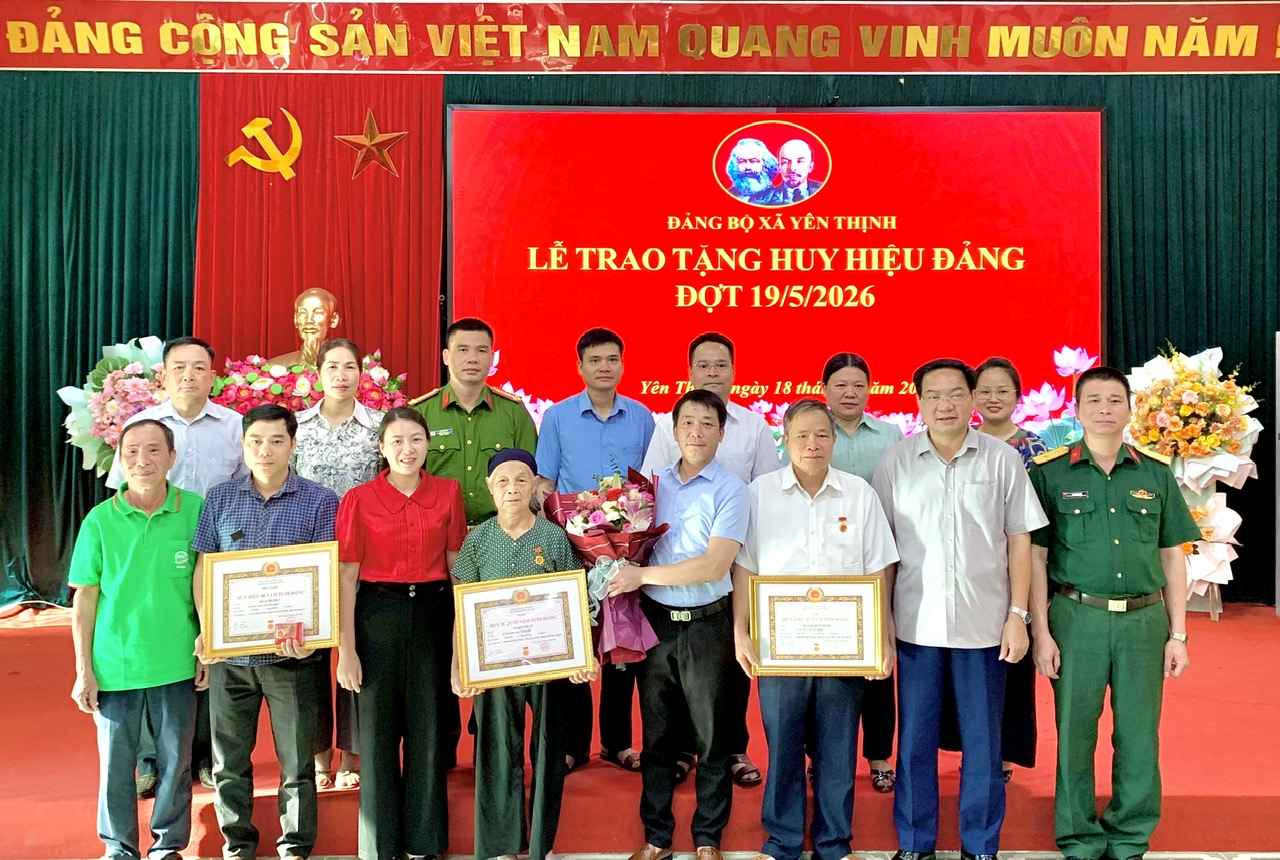 Đảng bộ xã Yên Thịnh tổ chức Lễ trao tặng Huy hiệu Đảng đợt 19/5/2026