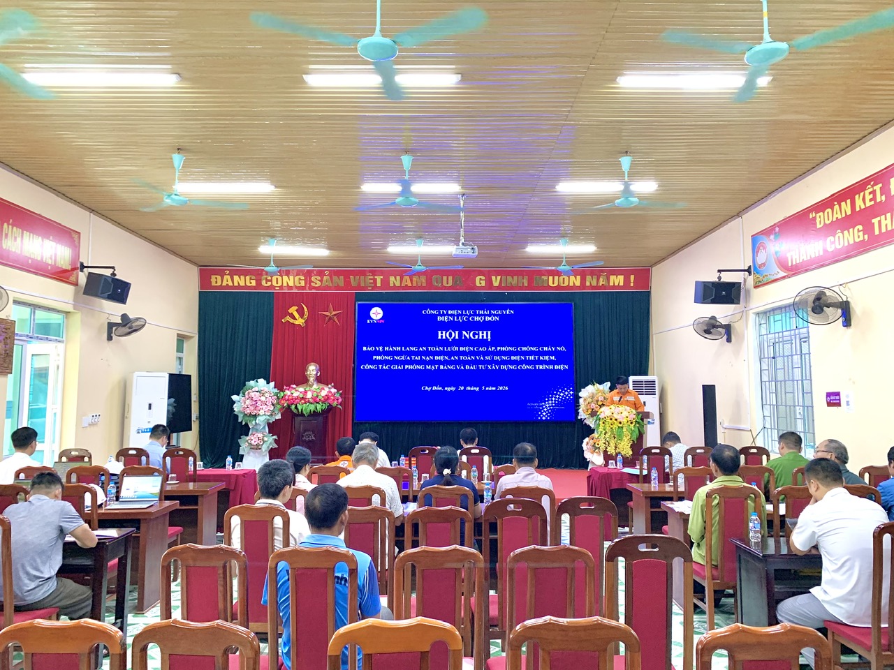 Hội nghị tuyên truyền sử dụng điện an toàn và bảo vệ hành lang an toàn lưới điện cao áp, phòng chống cháy nổ và phòng ngừa tai nạn điện