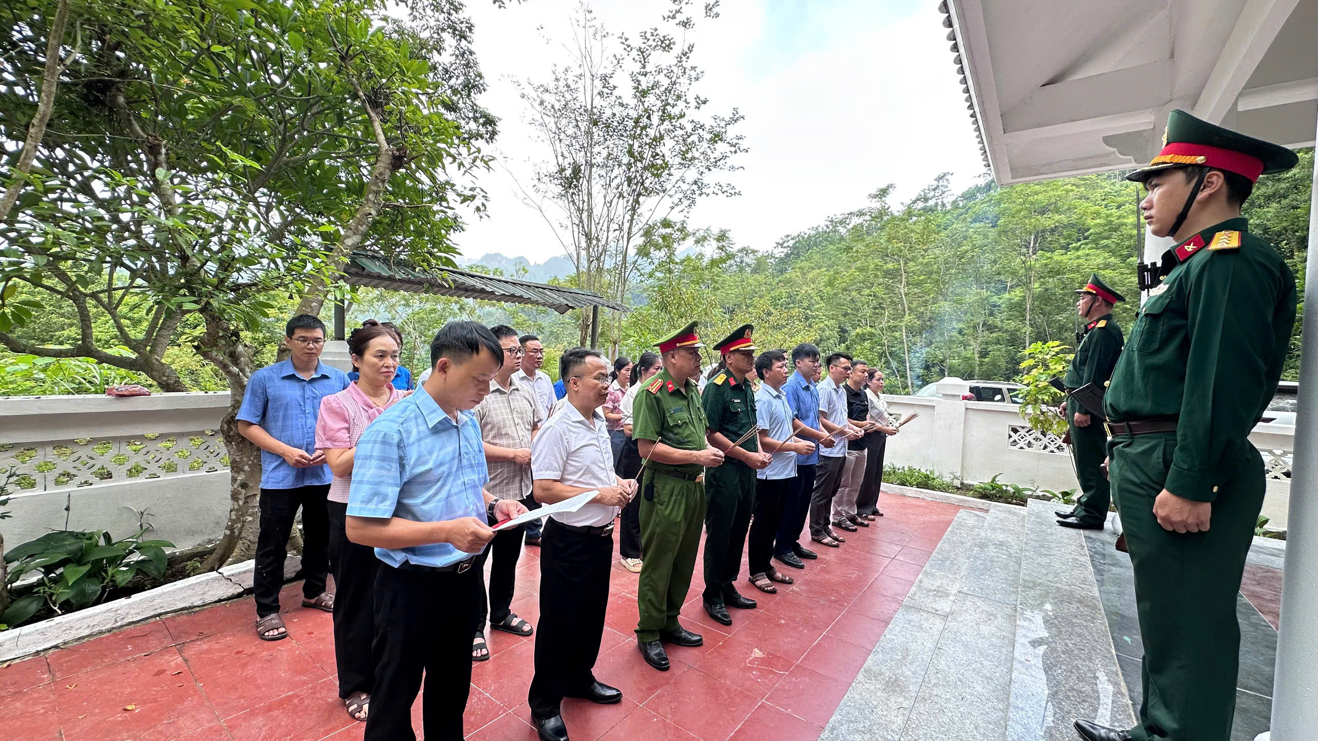 Xã Yên Thịnh tổ chức Lễ dâng hương tại các nhà bia tưởng niệm ghi tên liệt sĩ nhân kỷ niệm 79 năm Ngày Thương binh - Liệt sĩ (27/7/1947 - 27/7/2026)