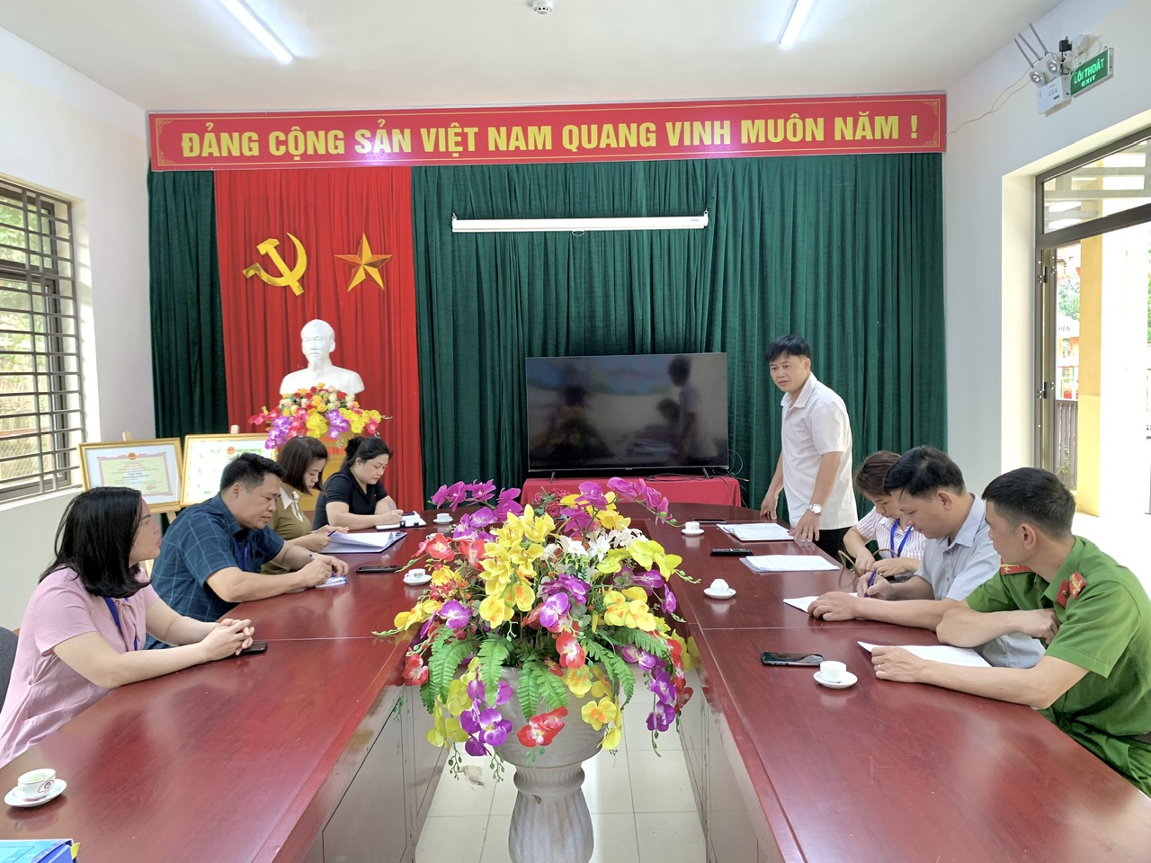 Anh-tin-bai