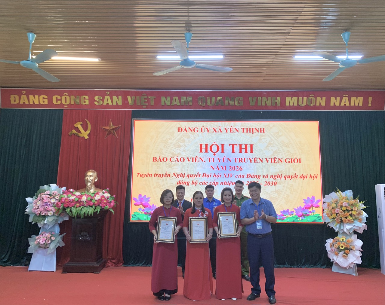 Anh-tin-bai