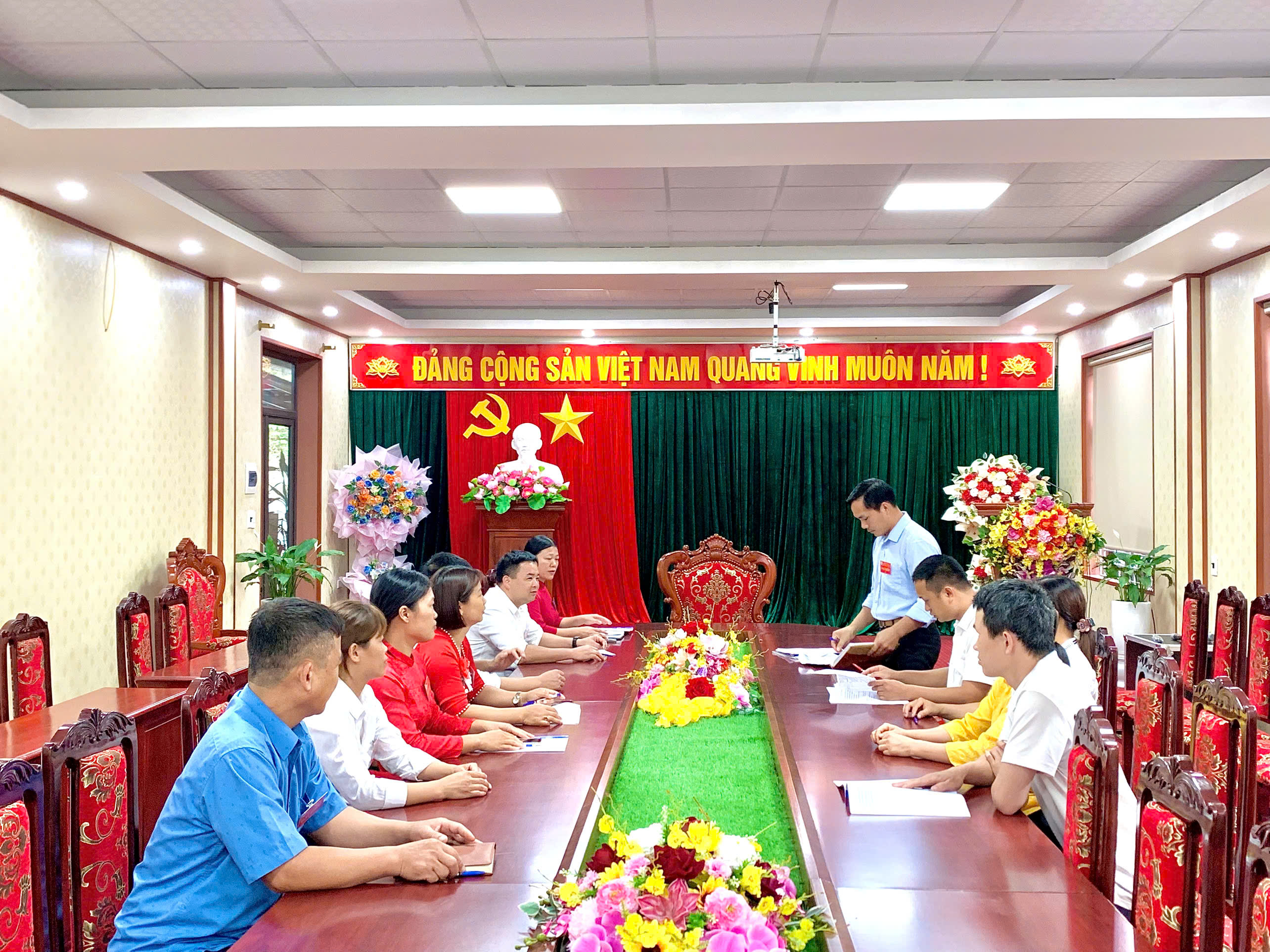 Anh-tin-bai