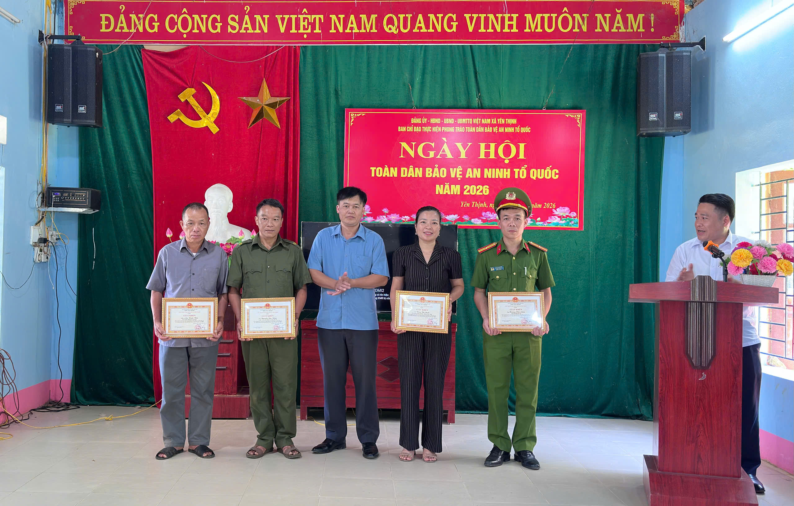 Anh-tin-bai