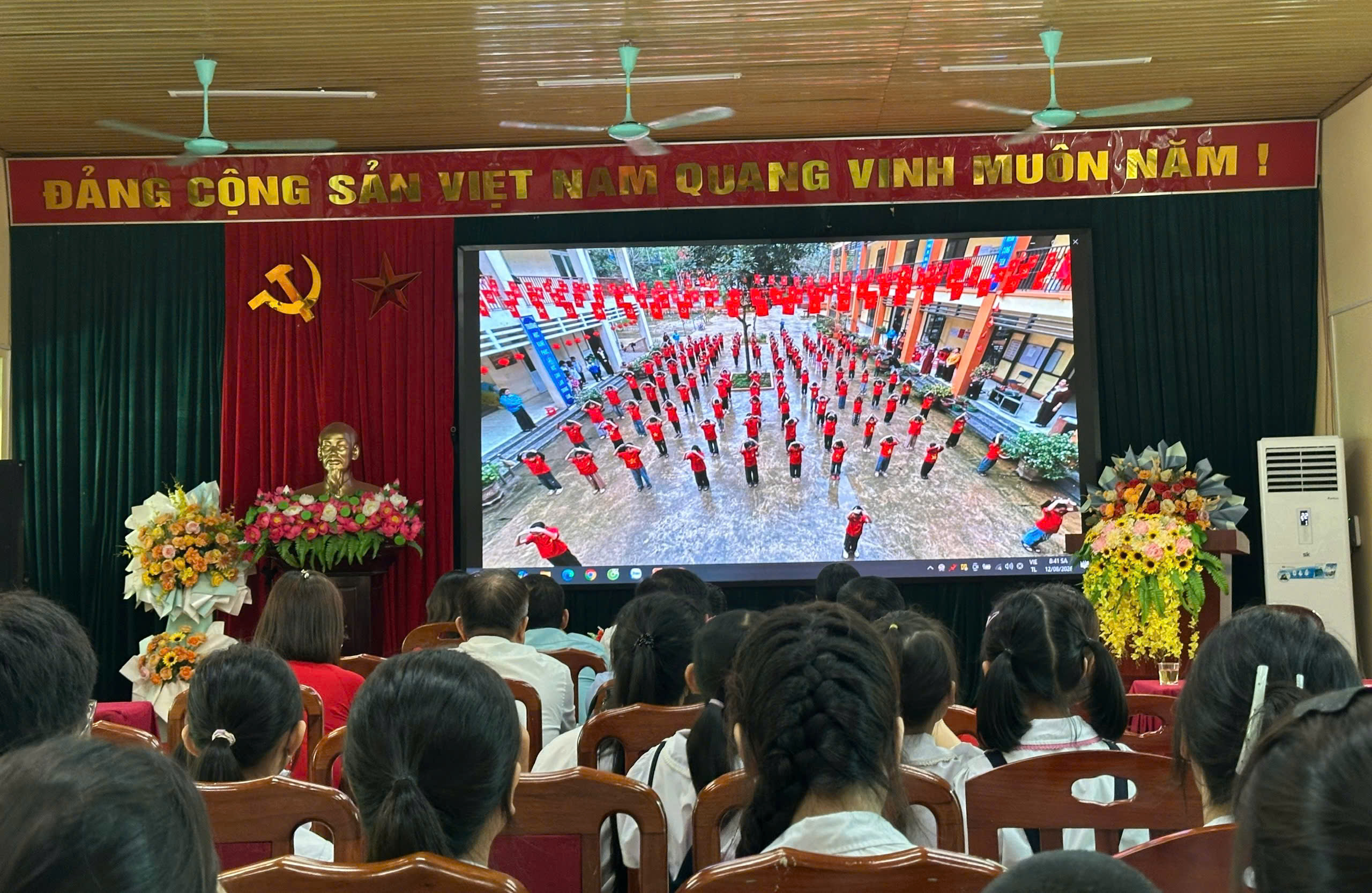 Anh-tin-bai