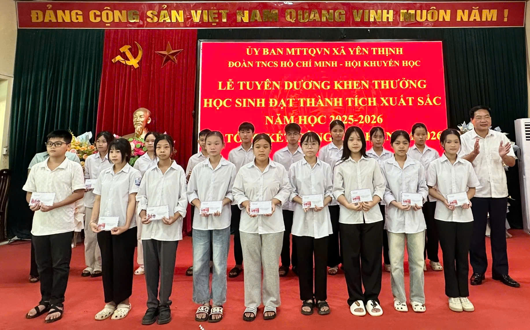 Anh-tin-bai