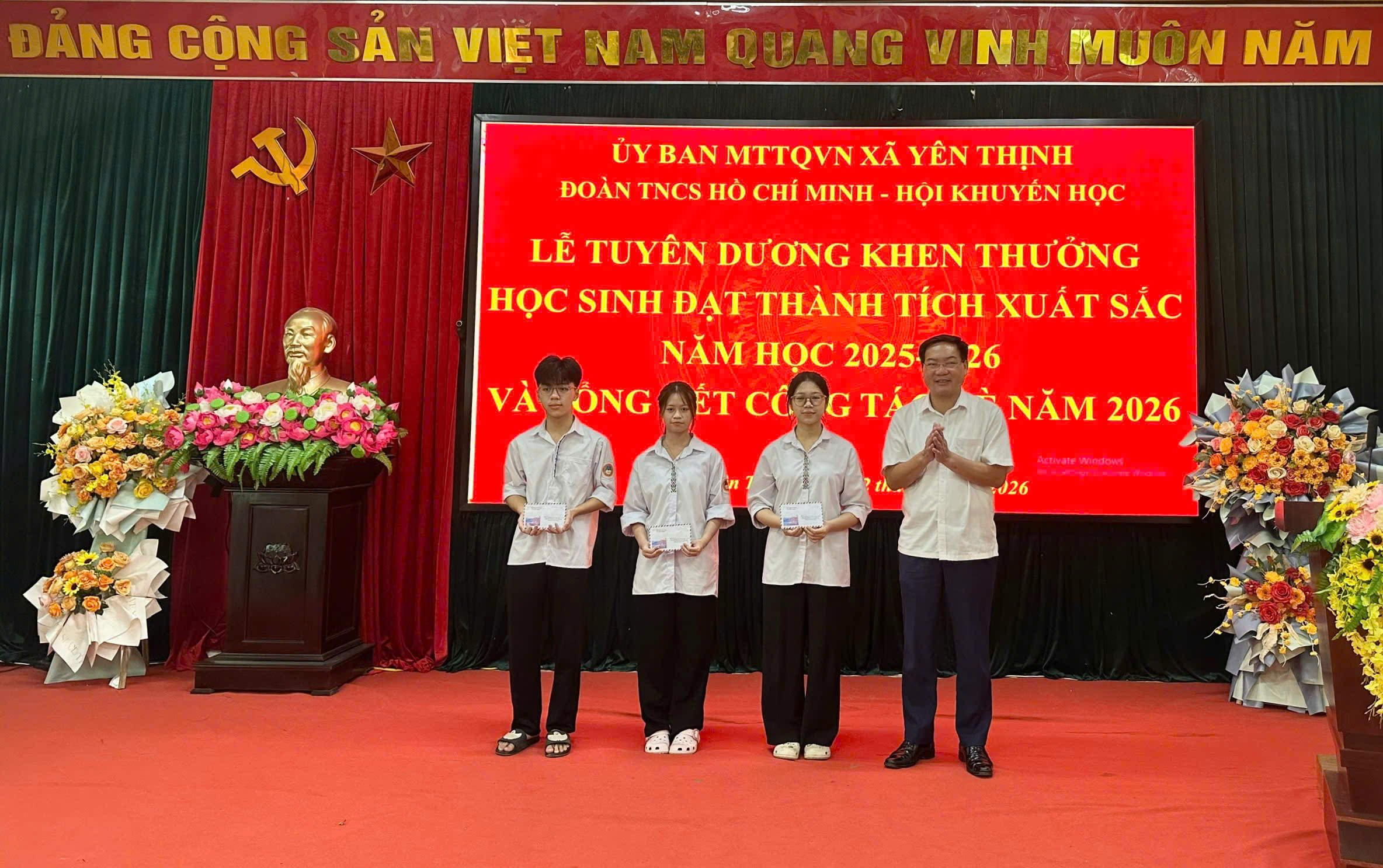 Anh-tin-bai