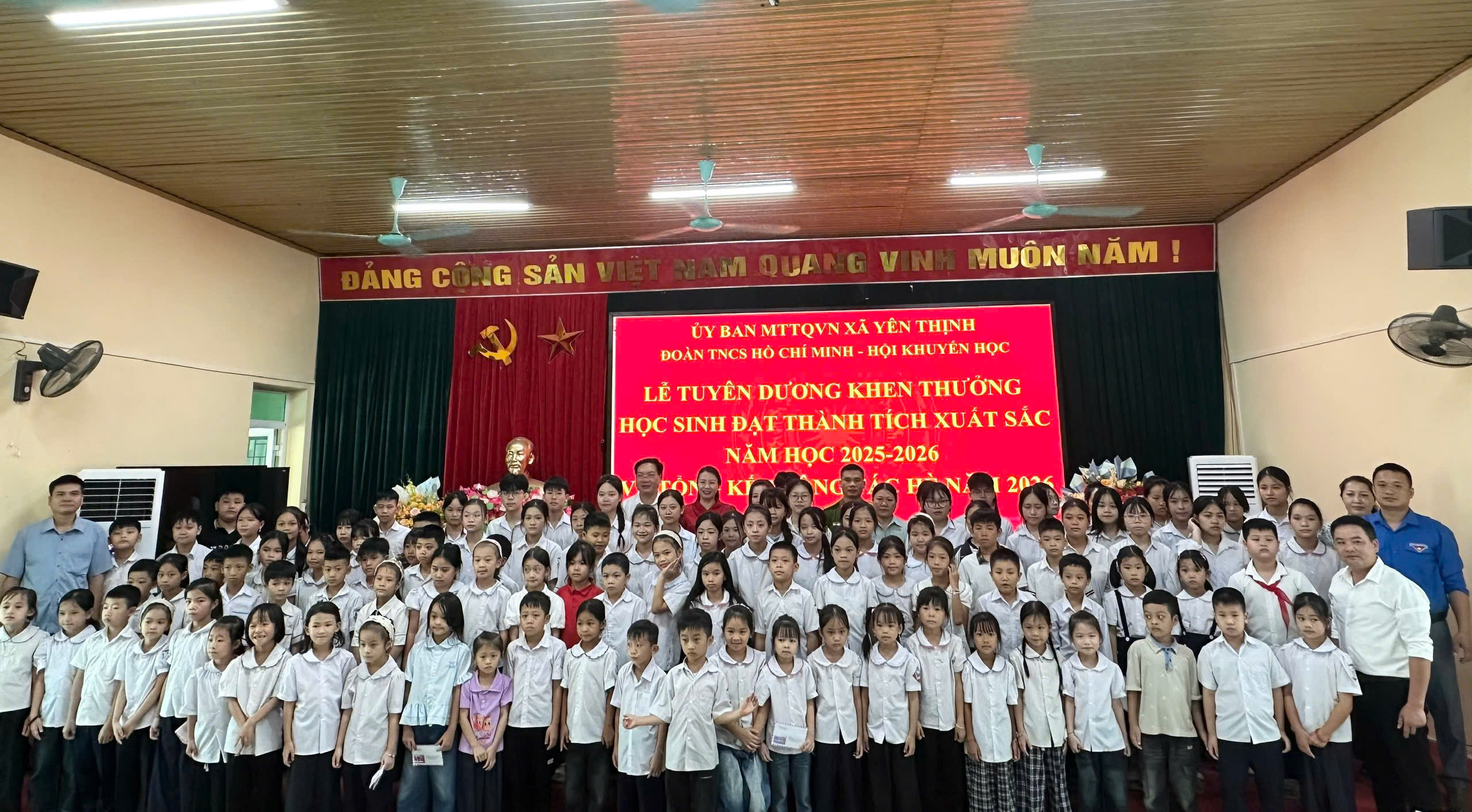 Anh-tin-bai