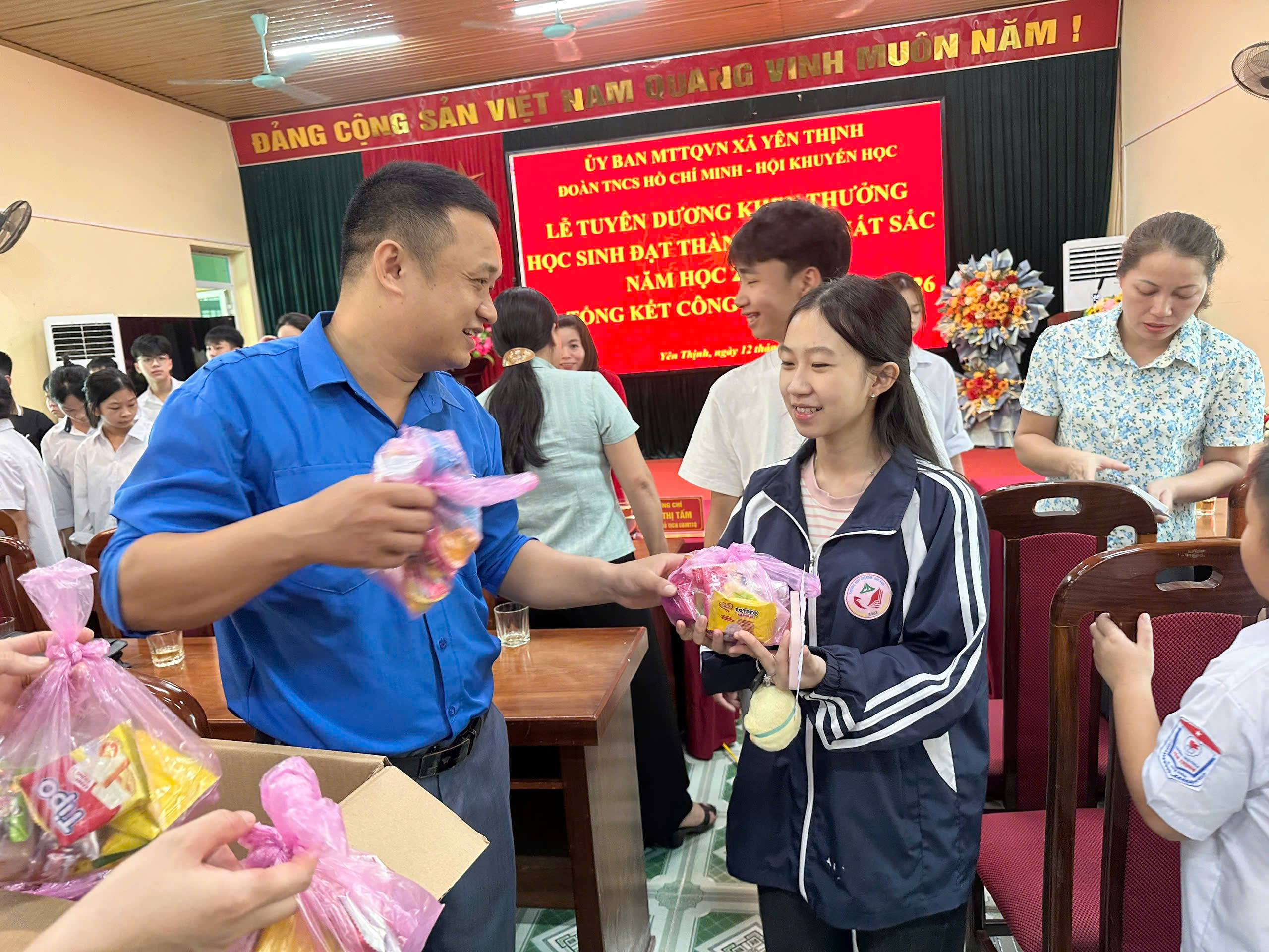 Anh-tin-bai