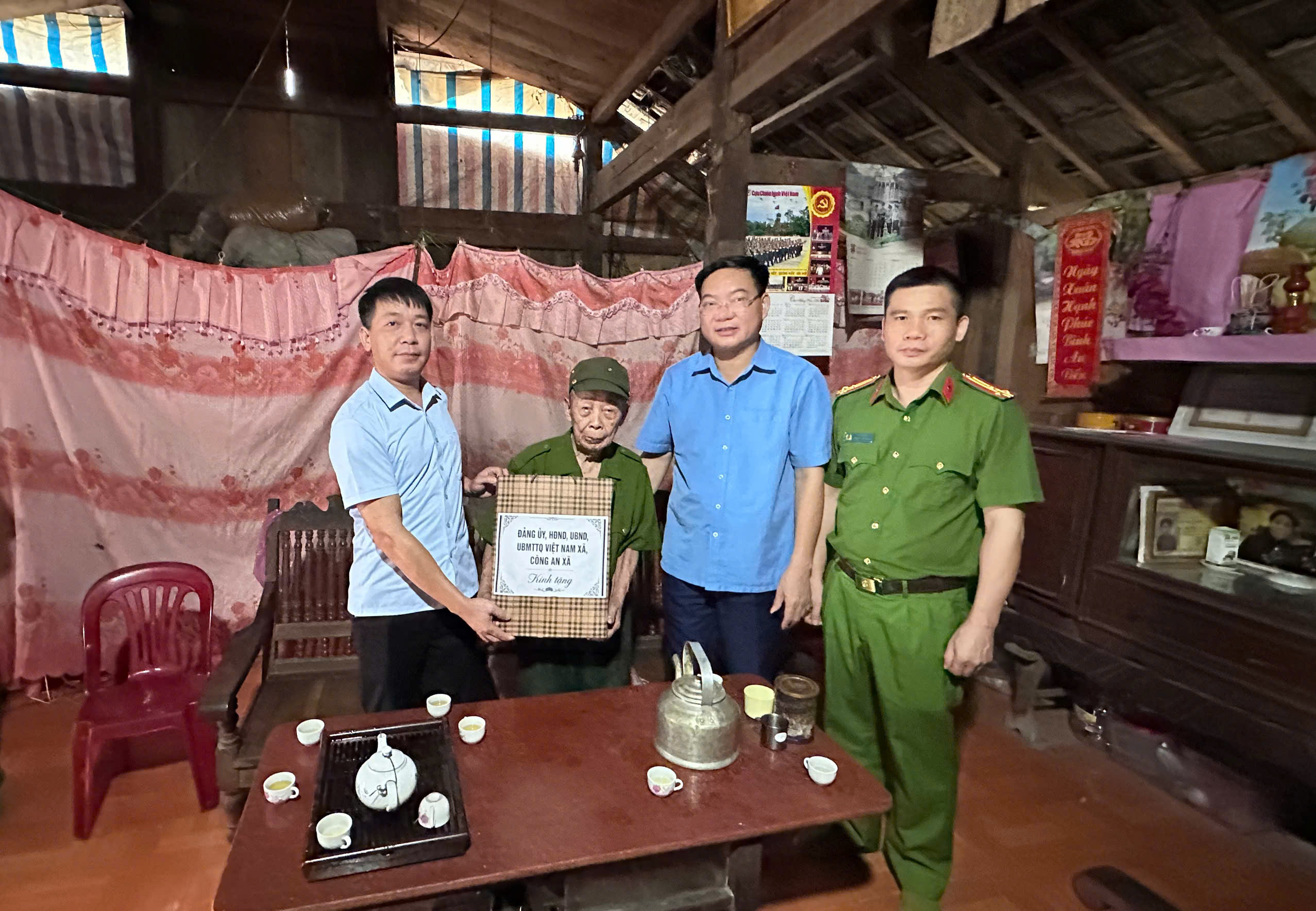 Anh-tin-bai