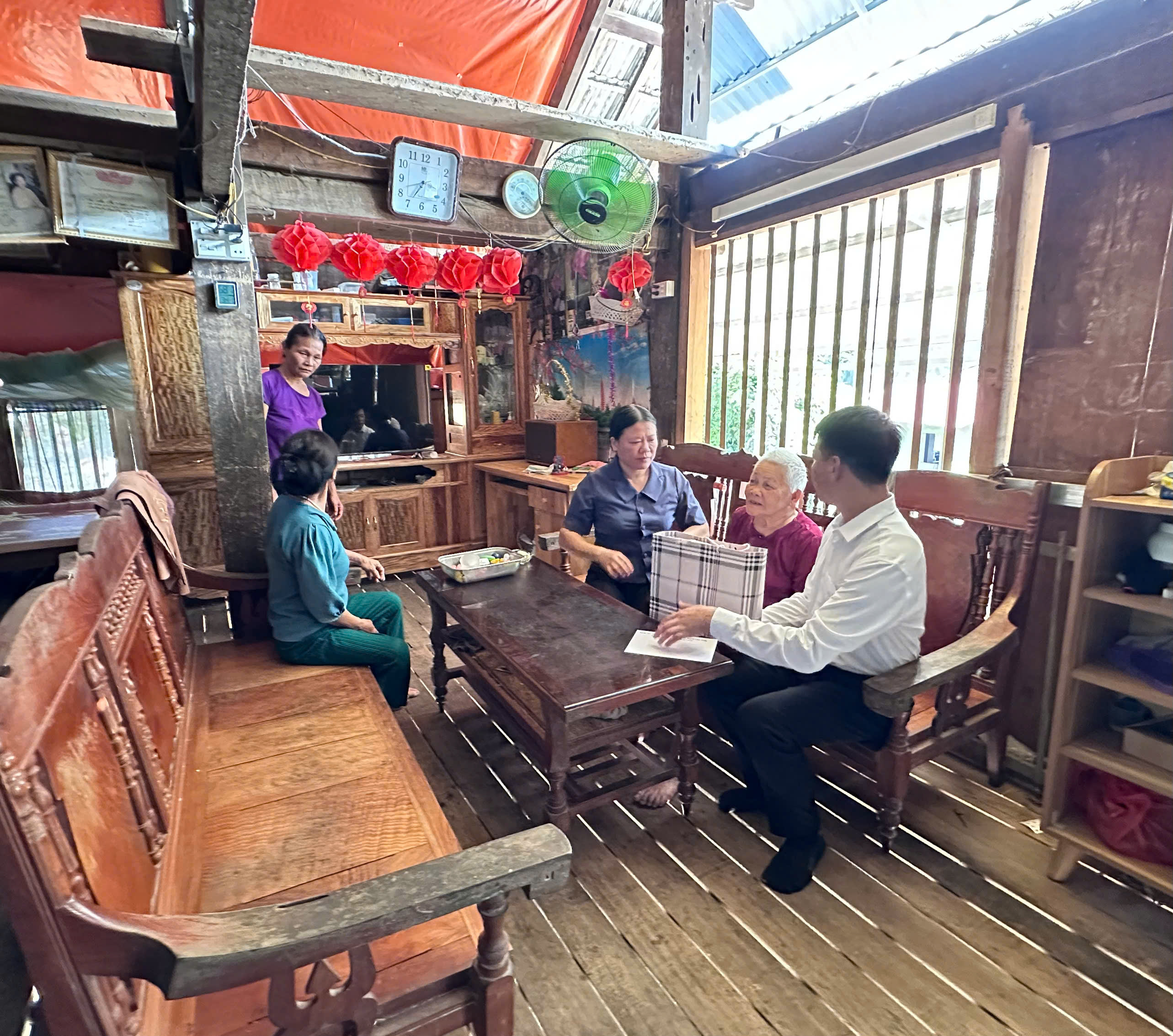 Anh-tin-bai