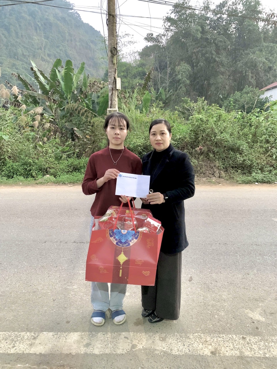 Hội LHPN xã Yên Thịnh thực hiện Chương trình “Mẹ đỡ đầu”, tặng quà trẻ mồ côi dịp Tết Nguyên đán Bính Ngọ 2026