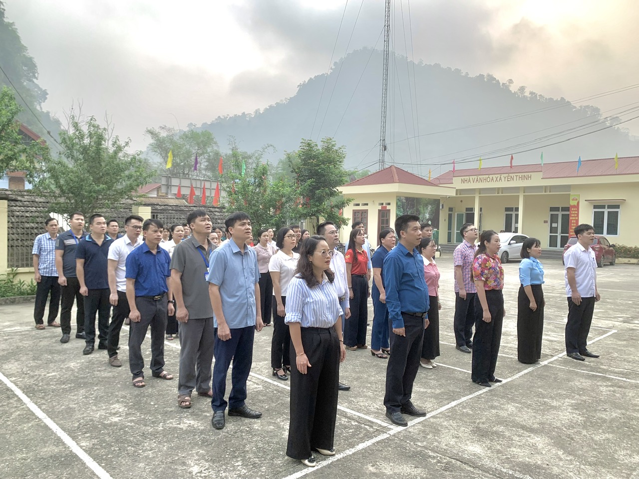 Chi bộ các cơ quan Đảng – Chi bộ UBND xã Yên Thịnh tổ chức Lễ chào cờ đầu tuần tháng 4 năm 2026