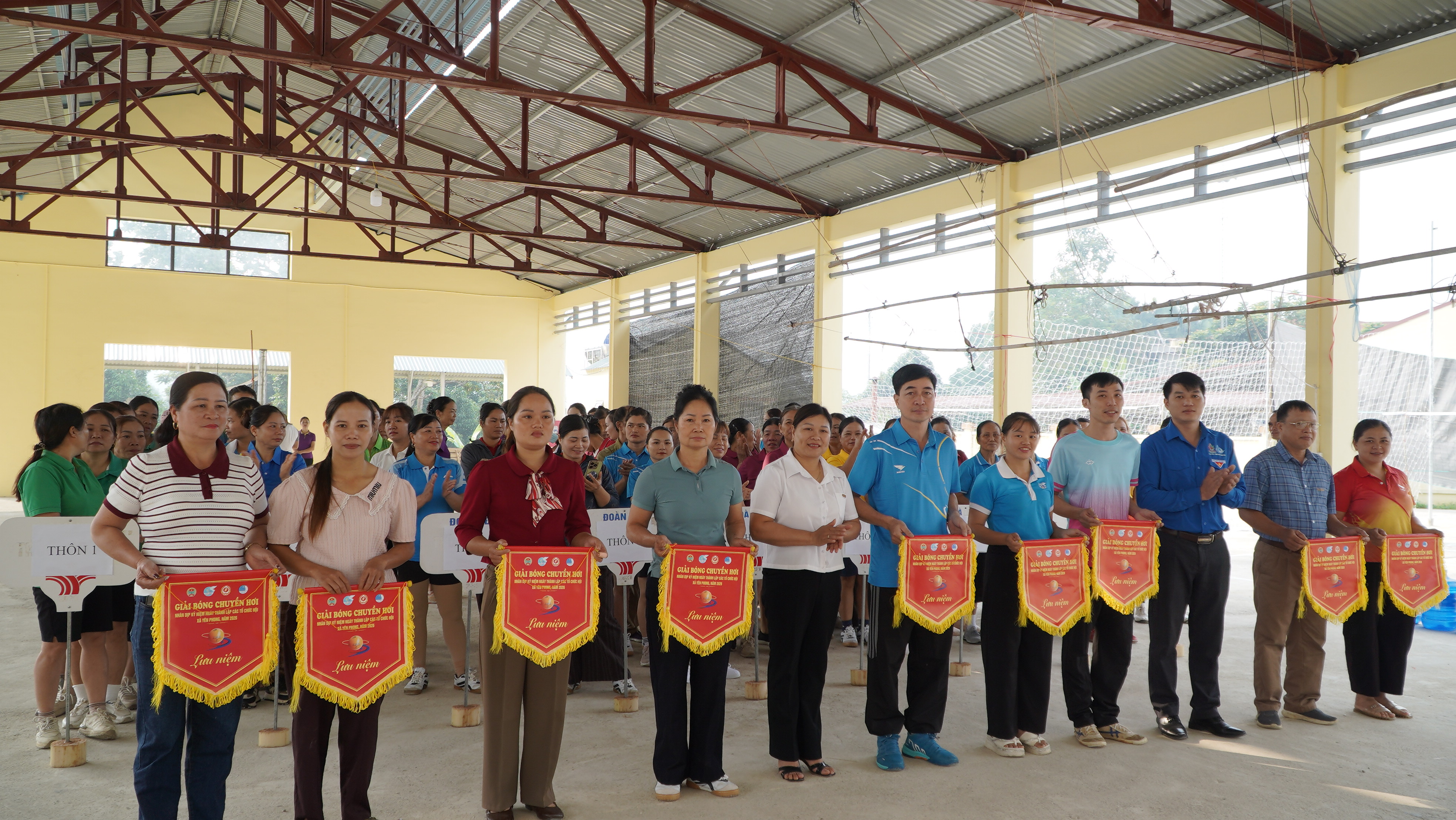 Yên Phong khai mạc Giải bóng chuyền hơi kỷ niệm ngày thành lập các tổ chức Hội năm 2026