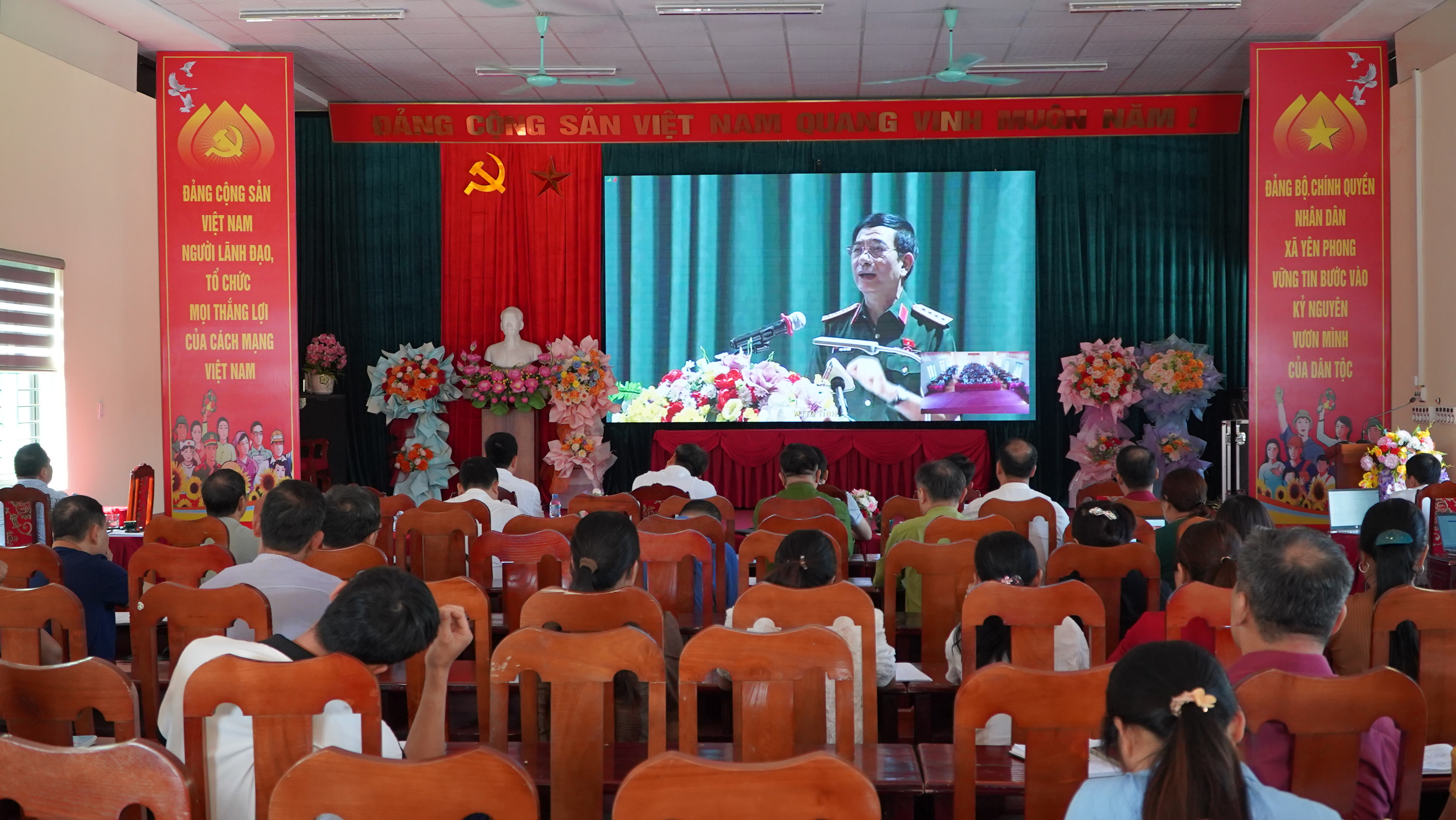 Đại biểu Quốc hội tỉnh Thái Nguyên tiếp xúc cử tri sau Kỳ họp thứ Nhất, Quốc hội khóa XVI