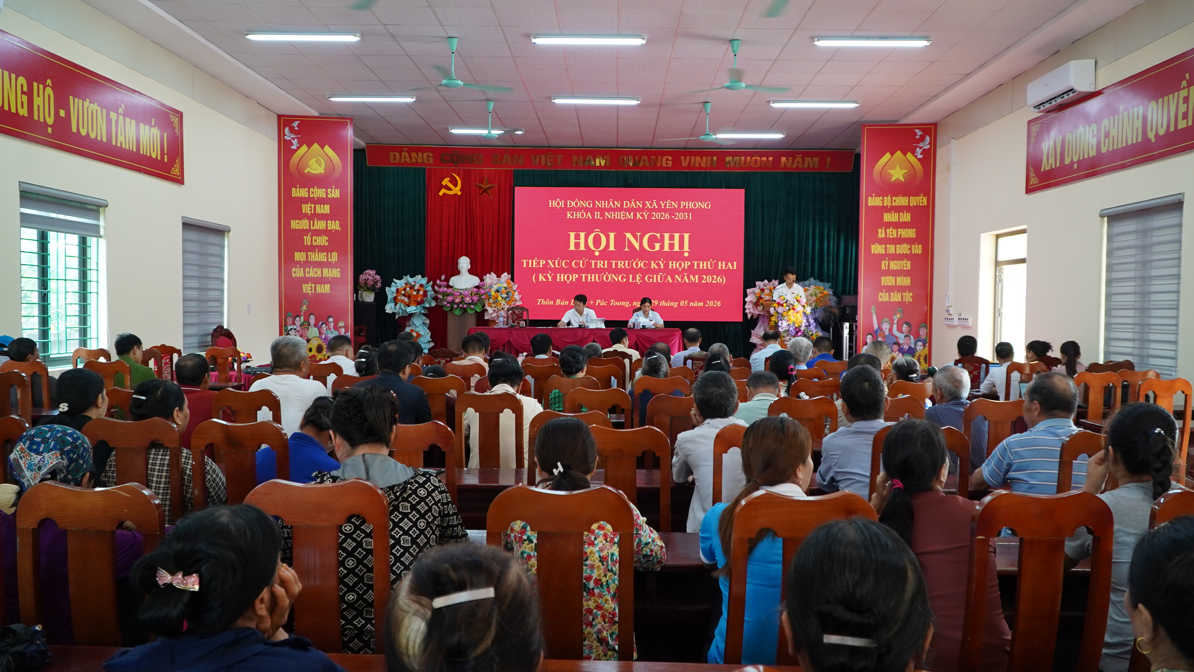 Đại biểu HĐND xã tiếp xúc cử tri trước Kỳ họp thứ hai tại thôn Bản Lanh, Pác Toong và Bằng Tấc