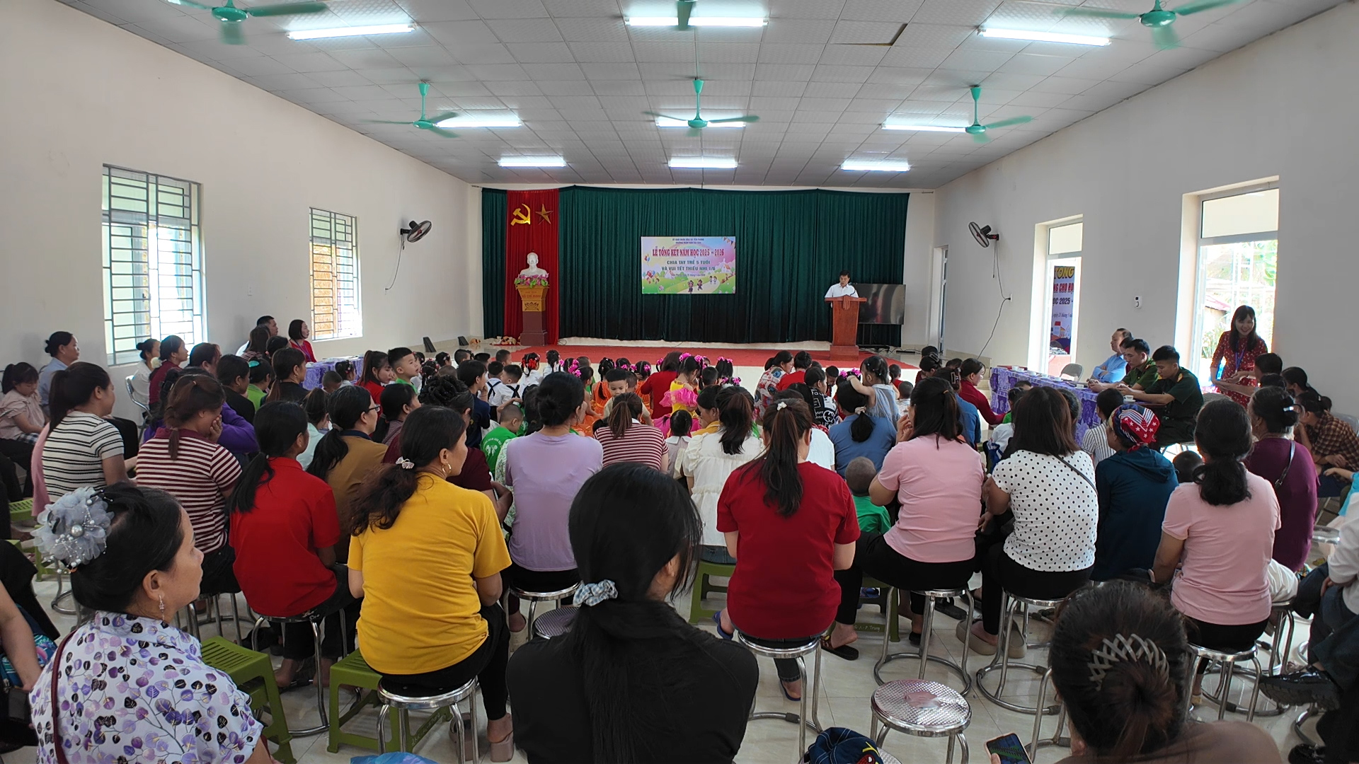 Đại biểu HĐND xã tiếp xúc cử tri trước Kỳ họp thứ hai tại các thôn Bản Loon, Trung Tâm và Bản Sáo