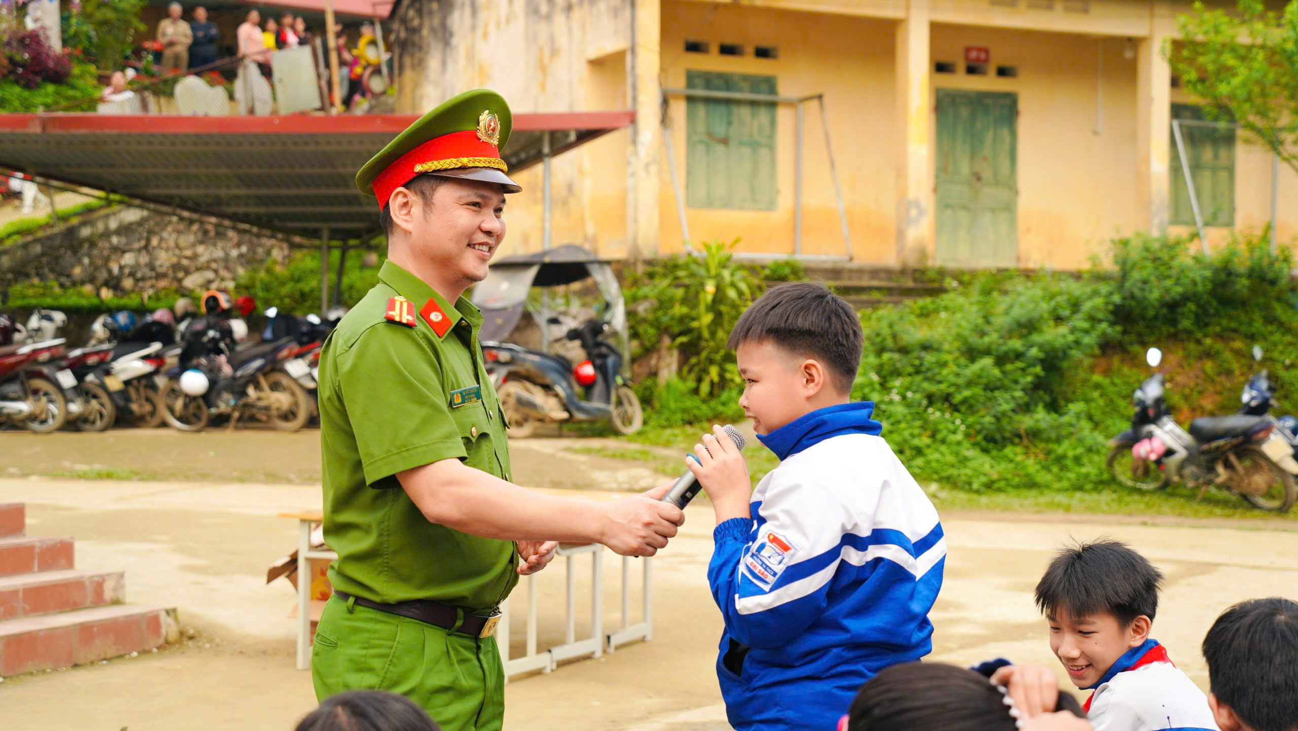 Anh-tin-bai