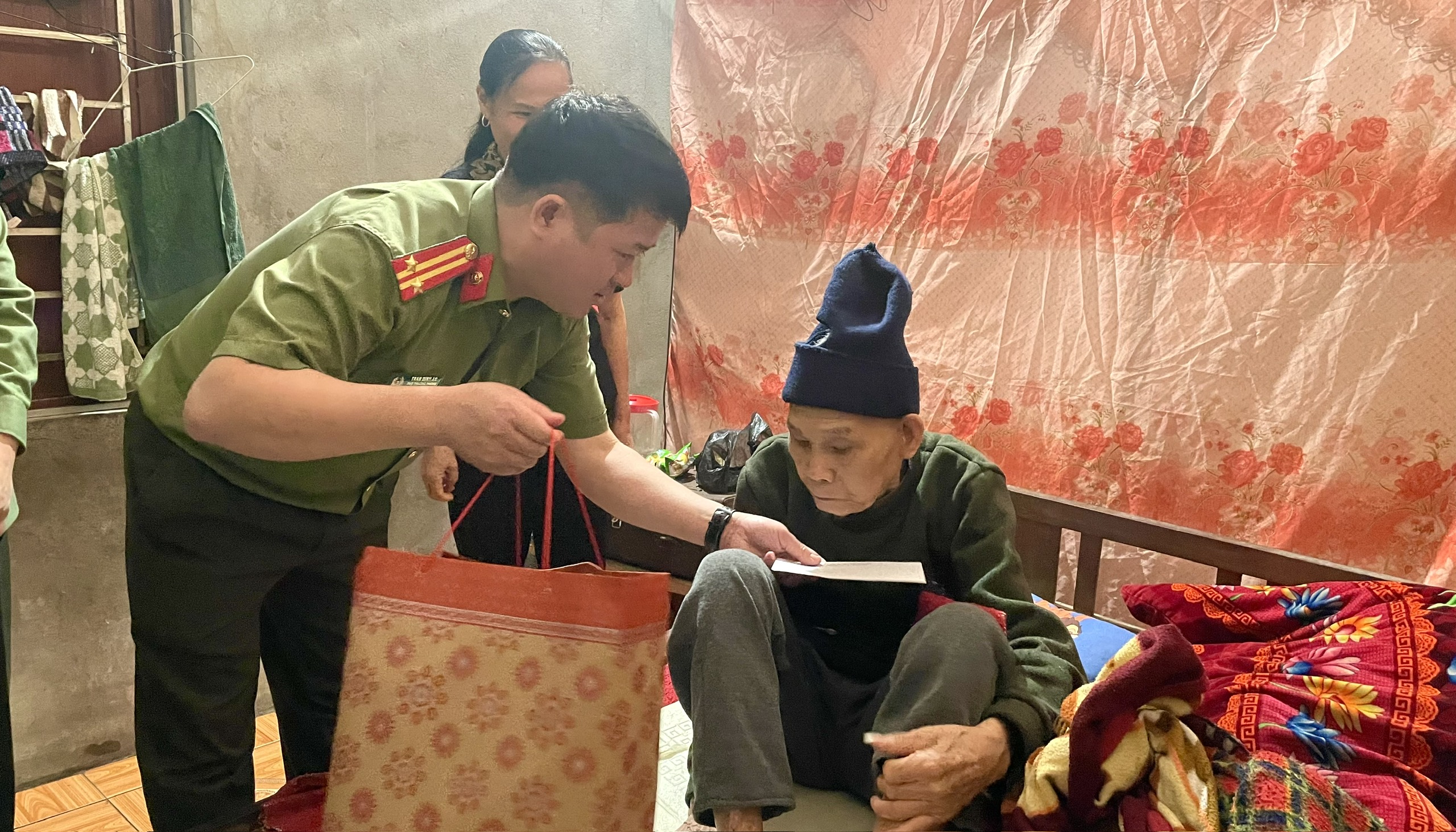 Anh-tin-bai