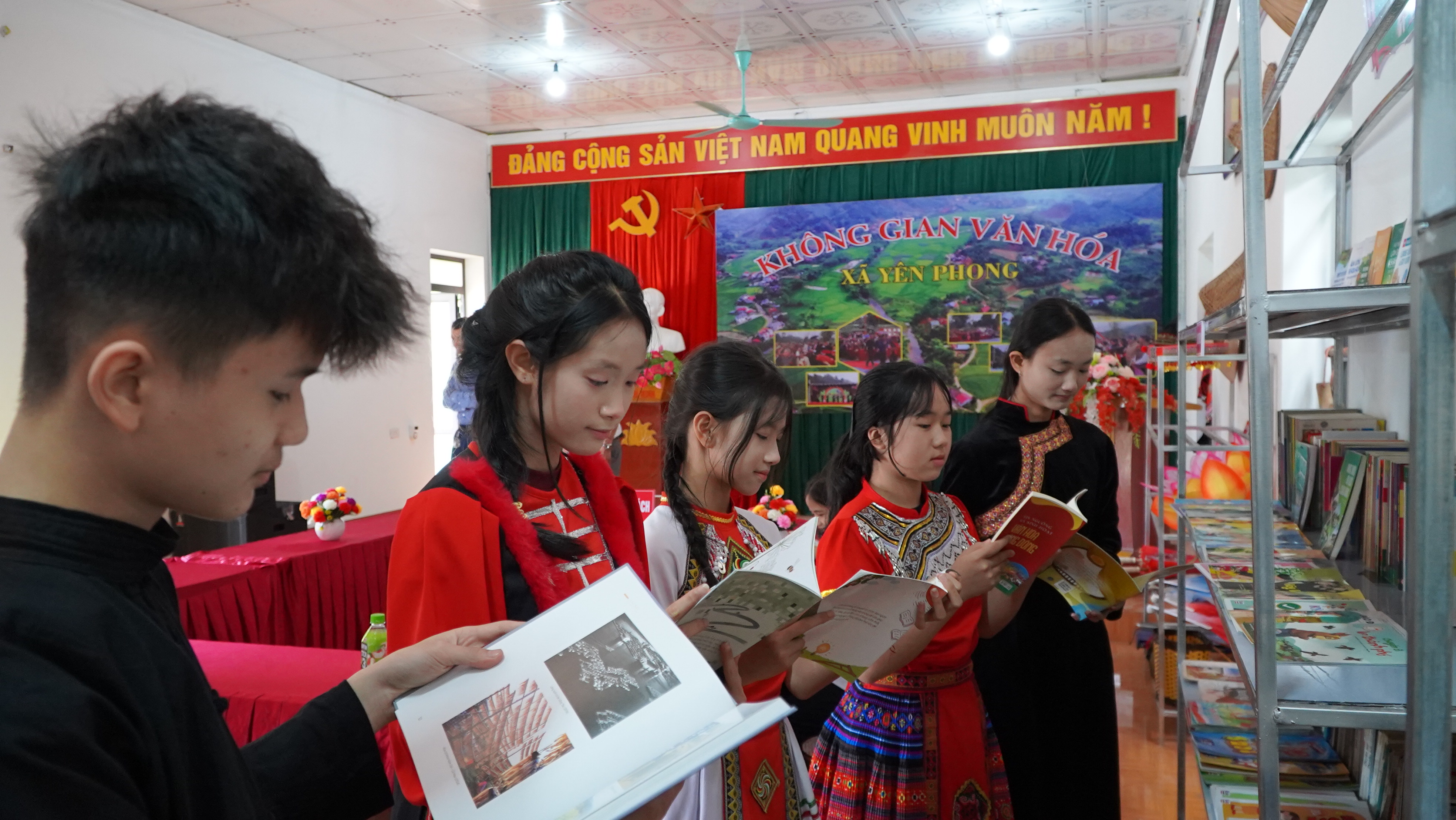 Anh-tin-bai
