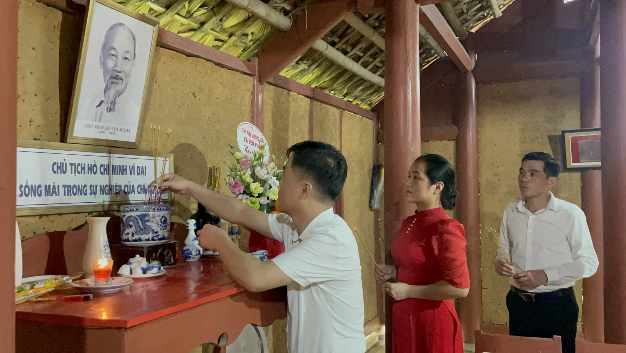 Anh-tin-bai