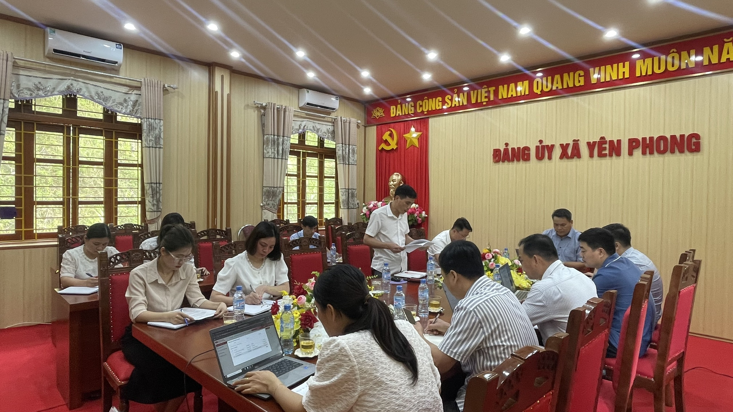 Anh-tin-bai