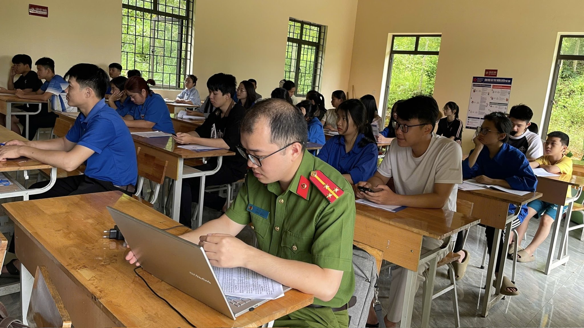Anh-tin-bai